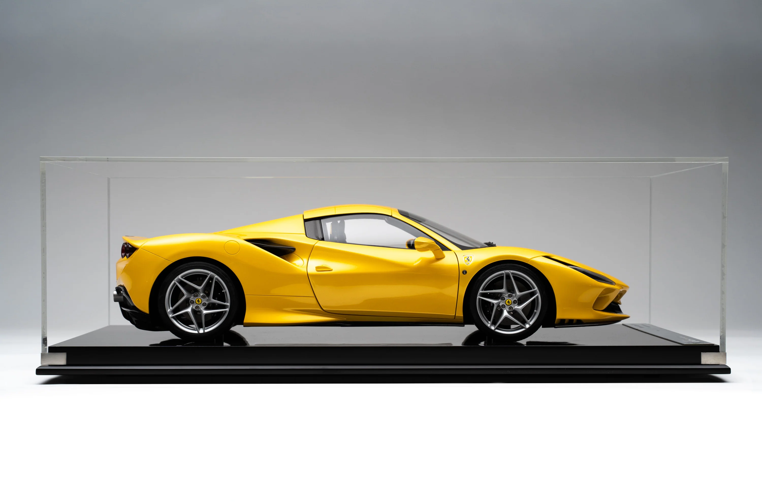 Ferrari F8 Spider (2019) - Image 14