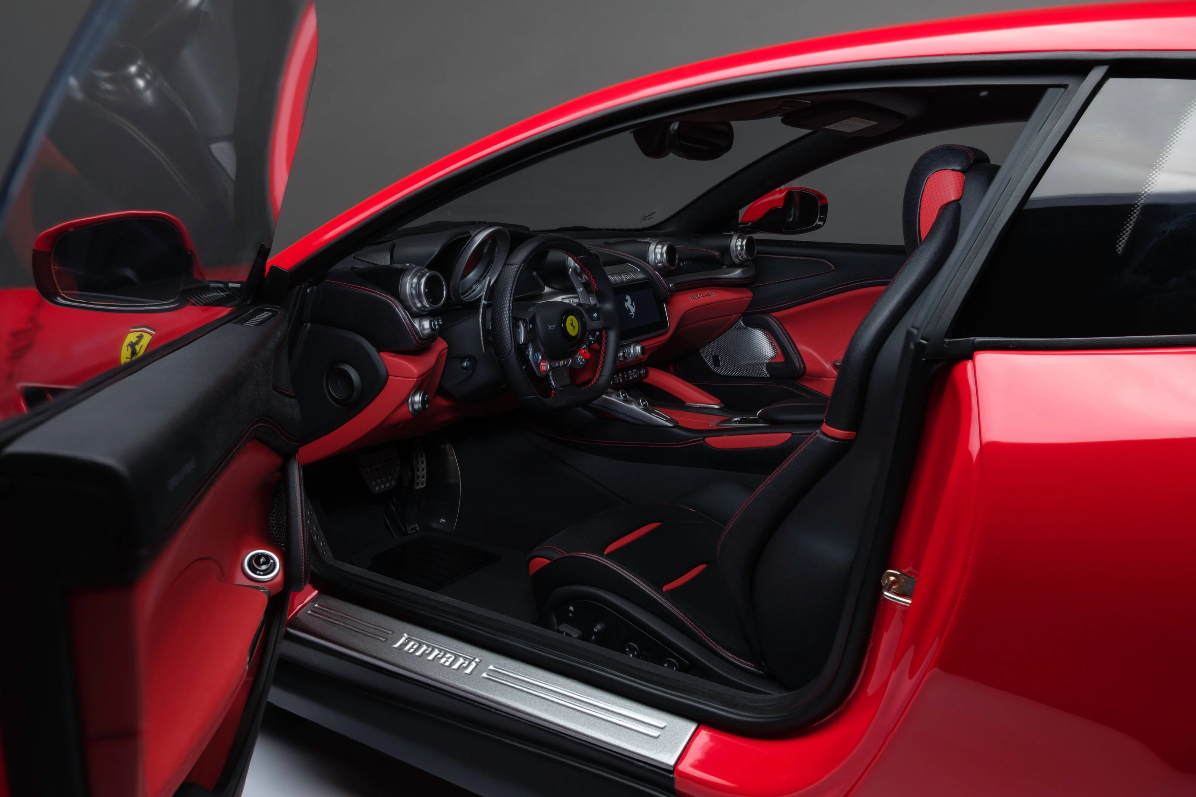 Ferrari GTC4Lusso (2016) - Image 14