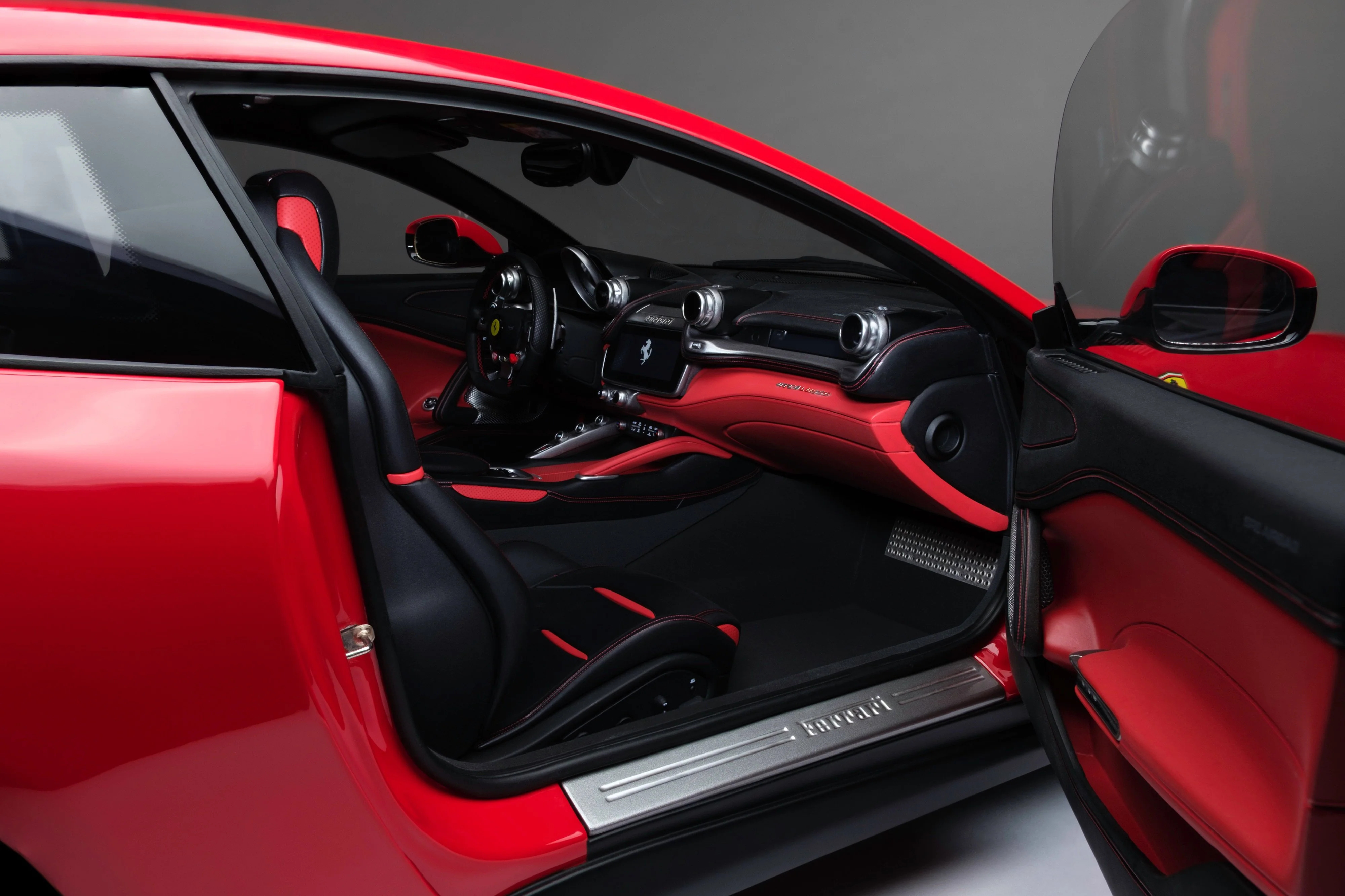 Ferrari GTC4Lusso (2016) - Image 15