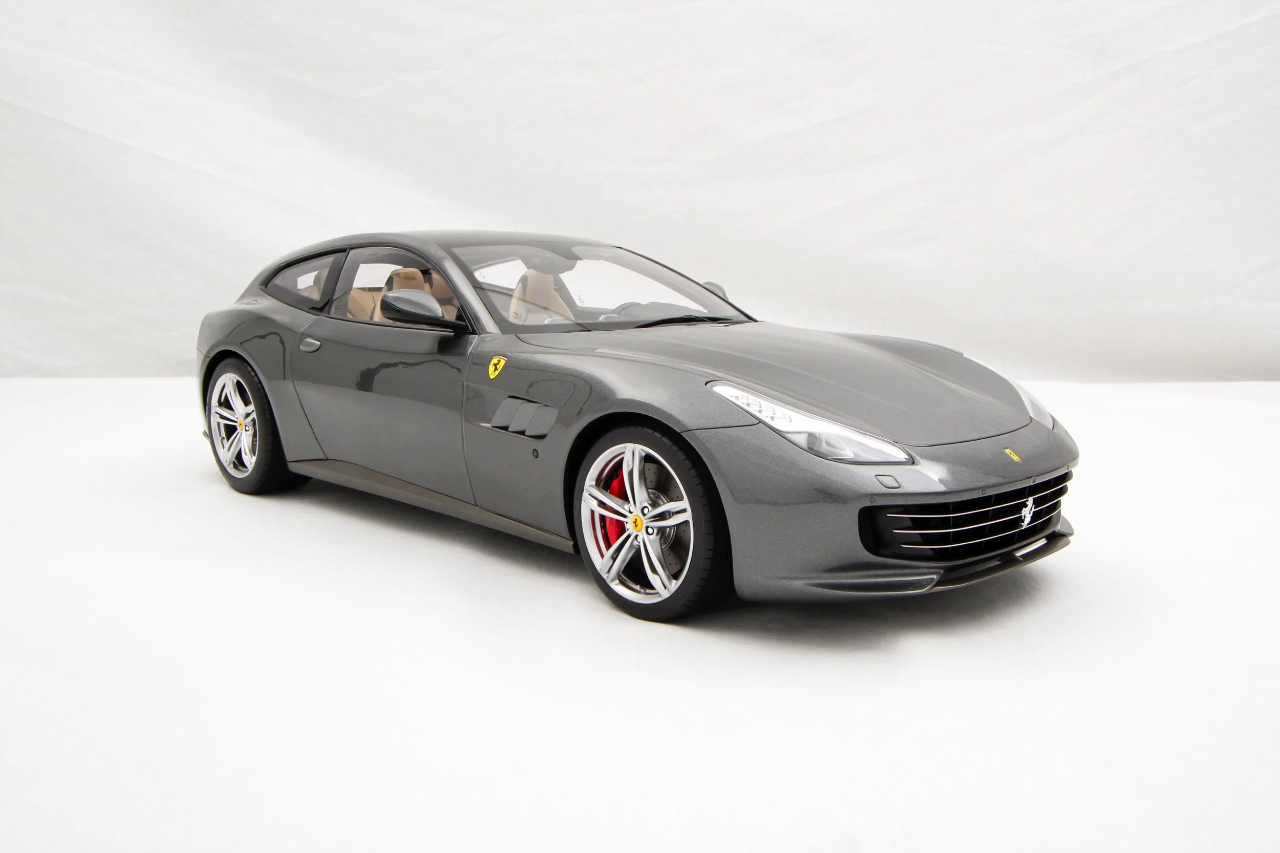 Ferrari GTC4Lusso (2016) - Image 16