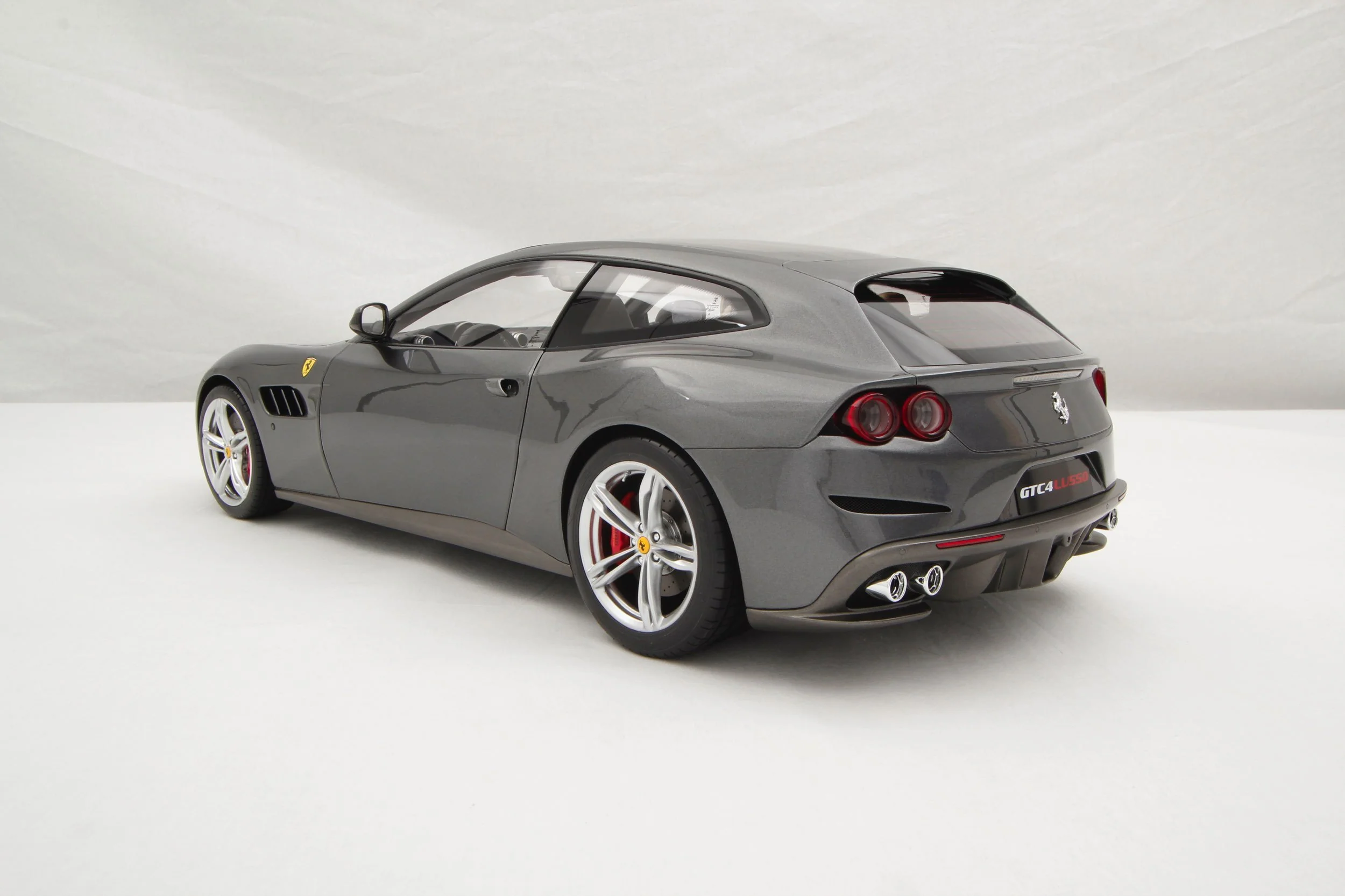 Ferrari GTC4Lusso (2016) - Image 21