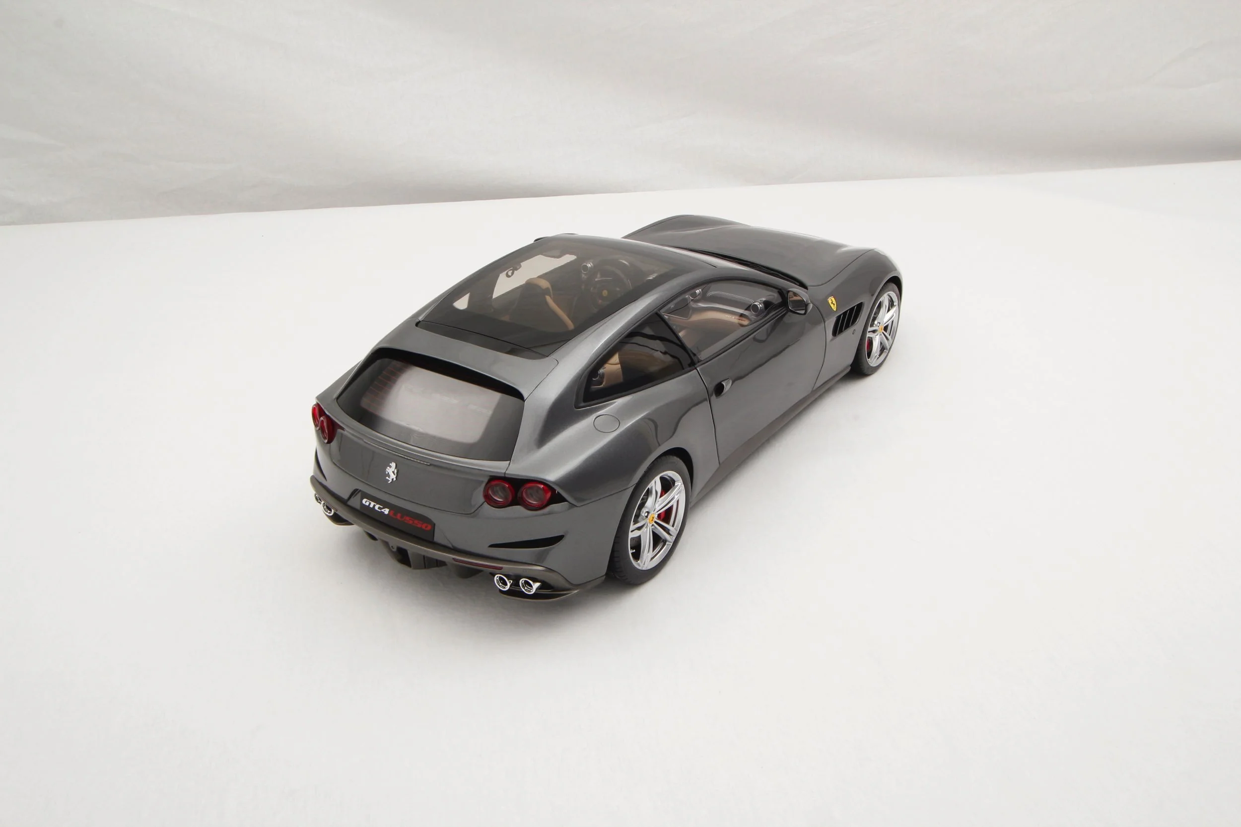 Ferrari GTC4Lusso (2016) - Image 22