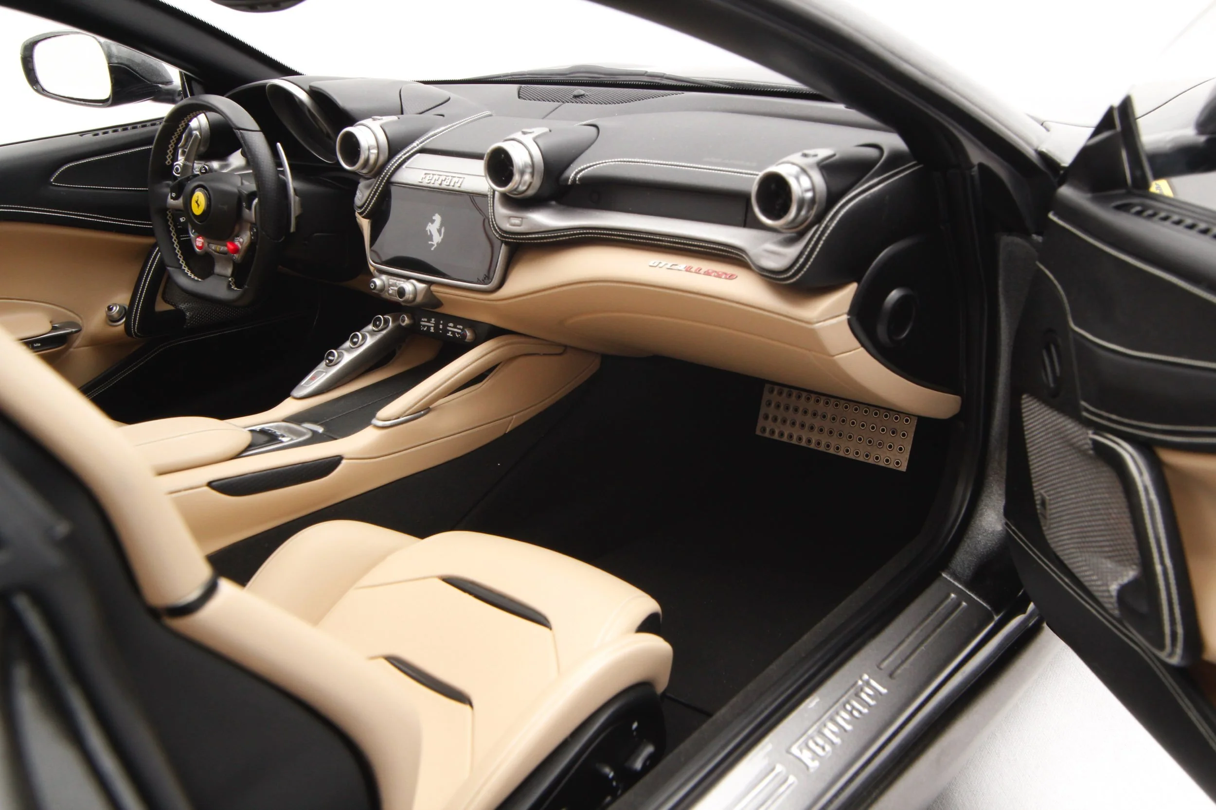 Ferrari GTC4Lusso (2016) - Image 24