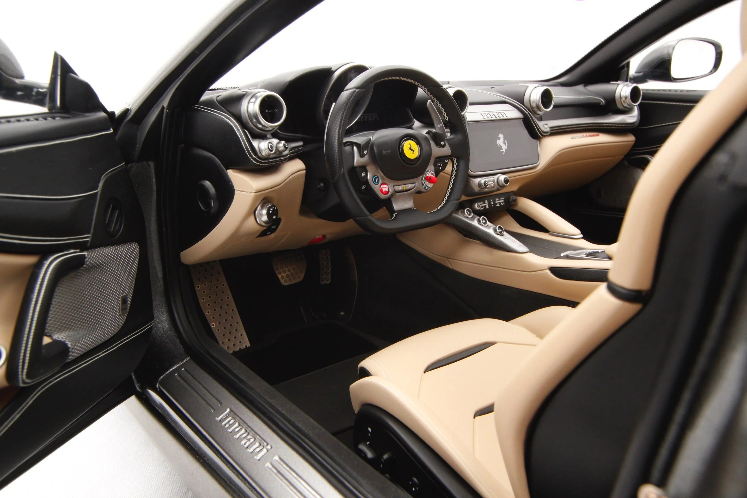 Ferrari GTC4Lusso (2016) - Image 25