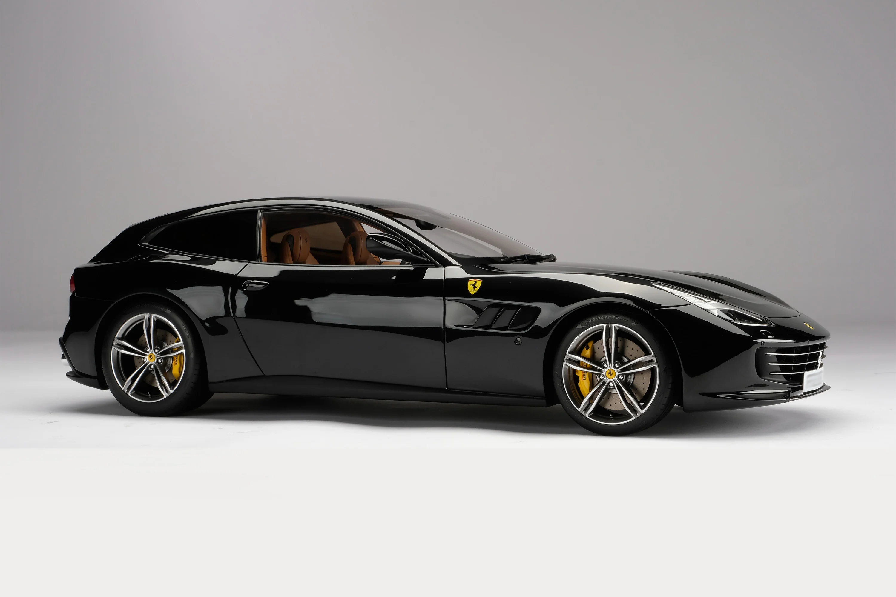 Ferrari GTC4Lusso (2016) - Image 26