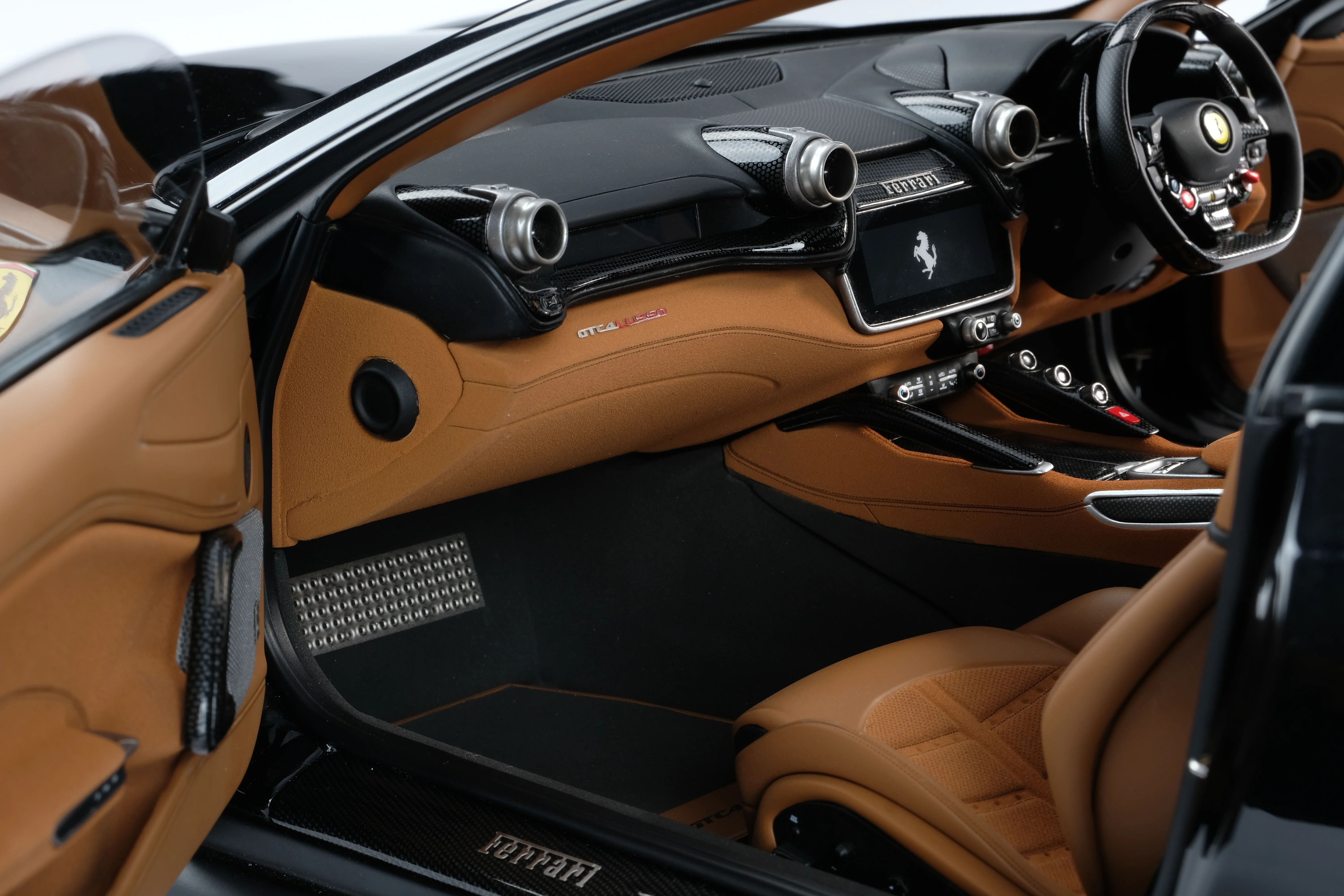 Ferrari GTC4Lusso (2016) - Image 28