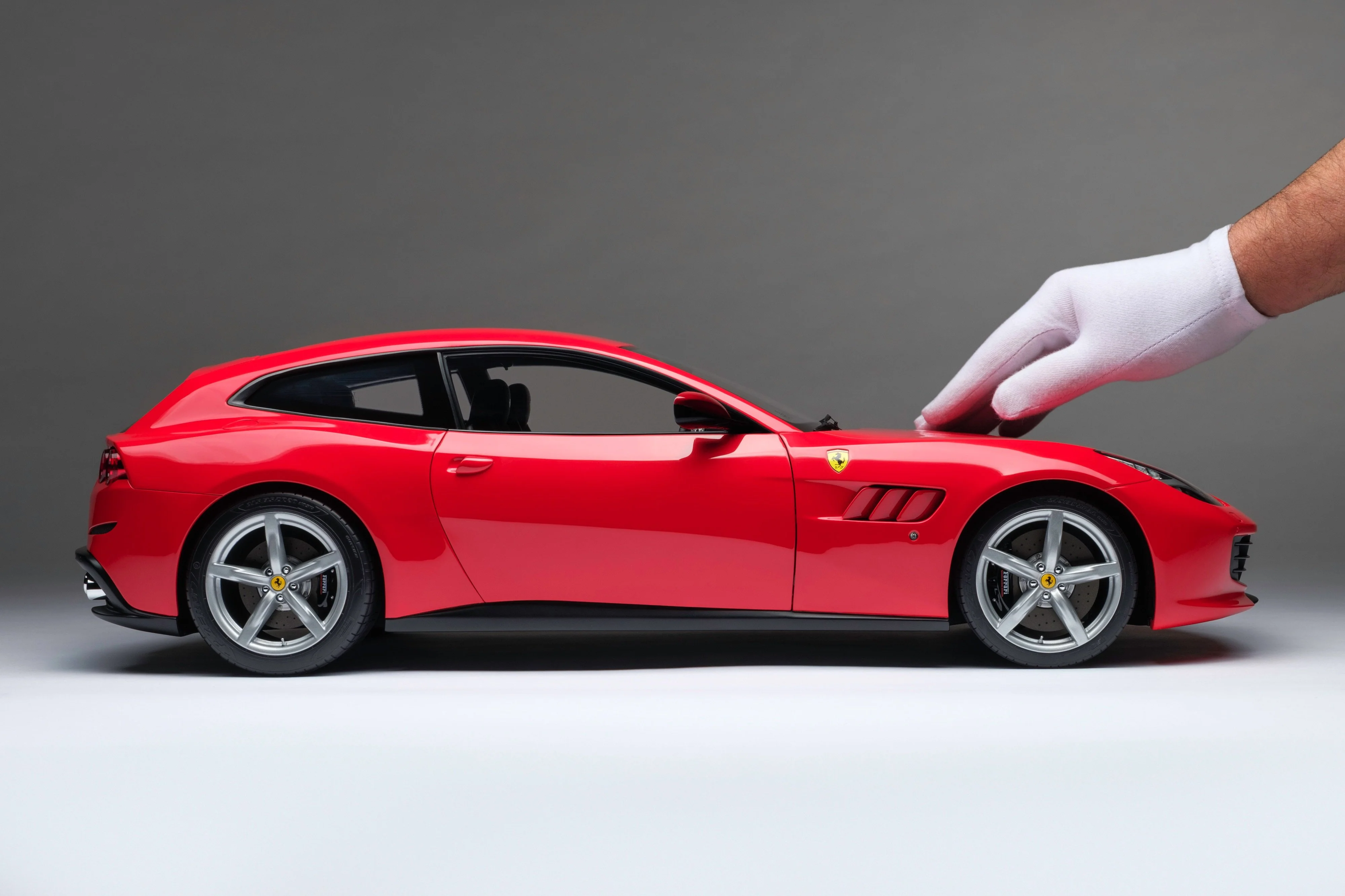 Ferrari GTC4Lusso (2016) - Image 3
