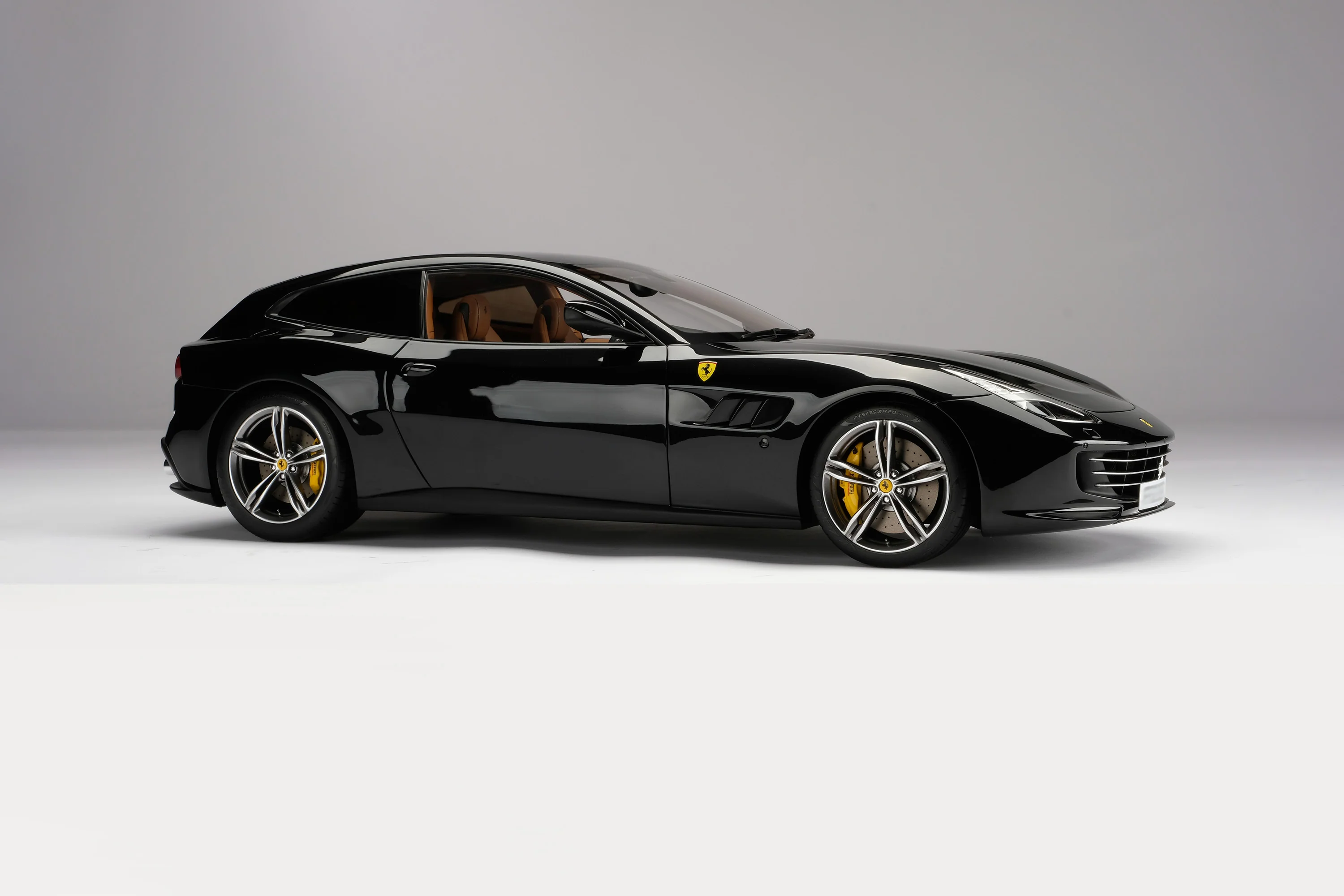 Ferrari GTC4Lusso (2016) - Image 31