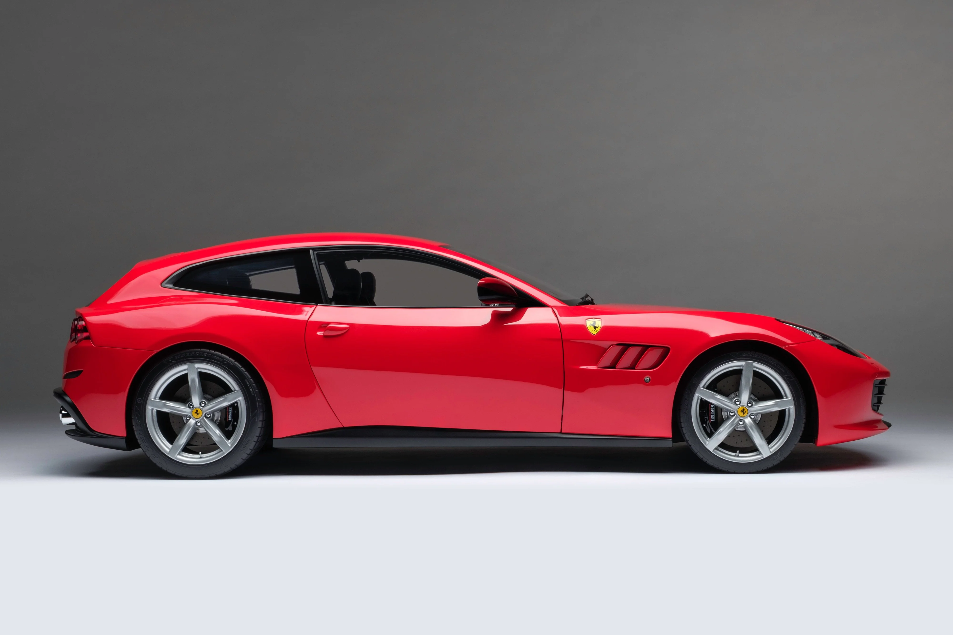 Ferrari GTC4Lusso (2016) - Image 6