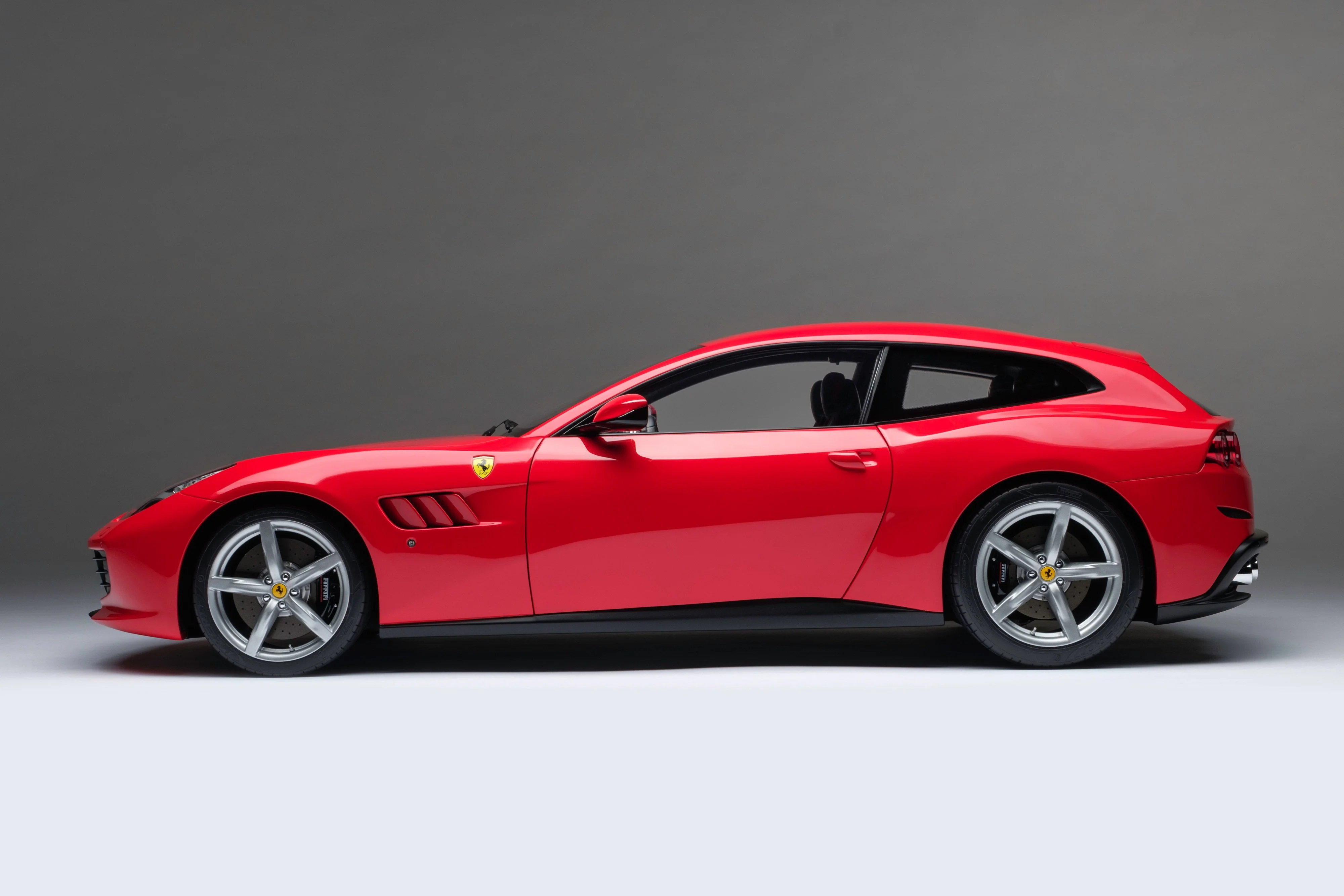 Ferrari GTC4Lusso (2016) - Image 7