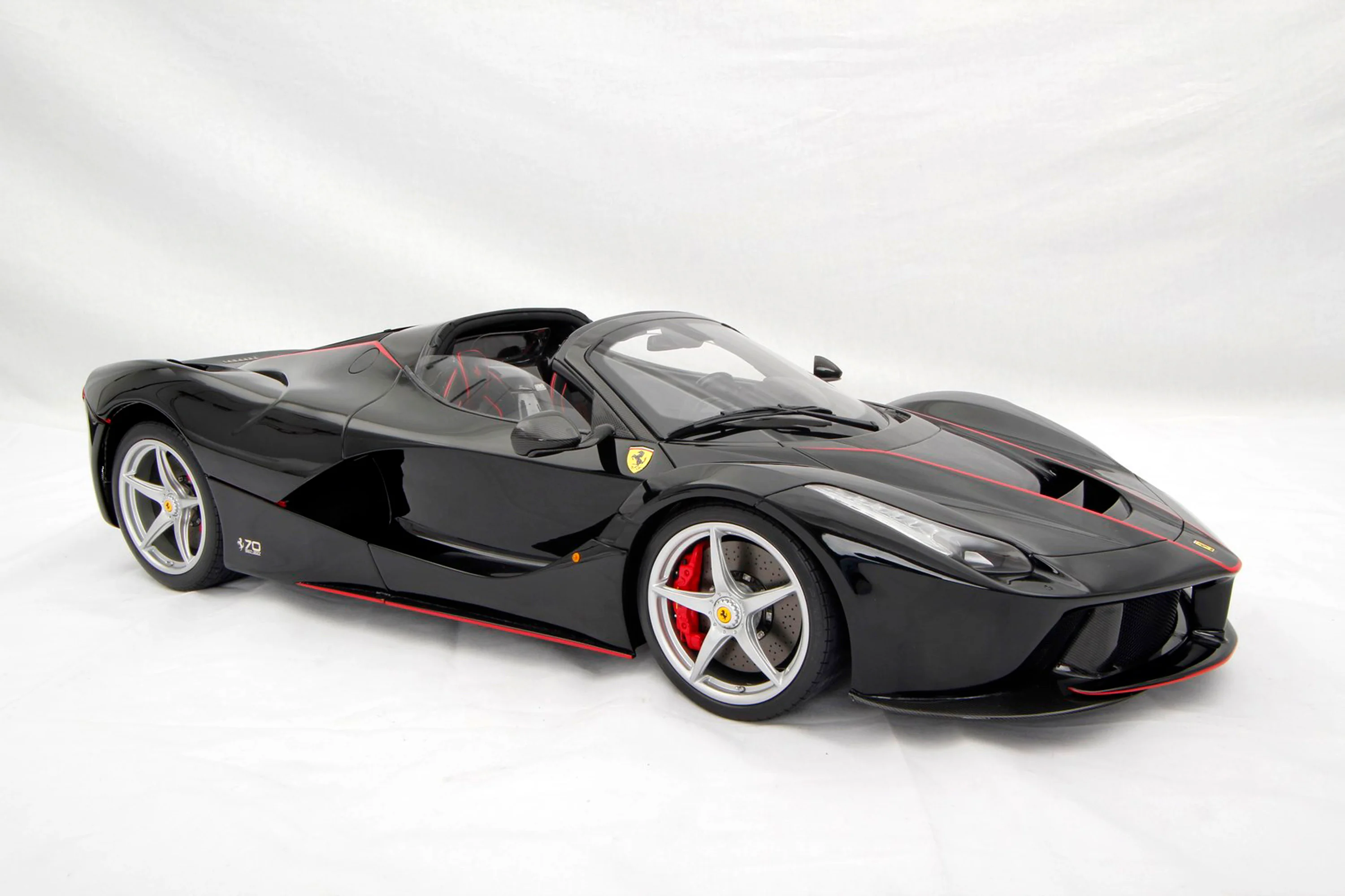 Ferrari LaFerrari Aperta (2016) - Image 13