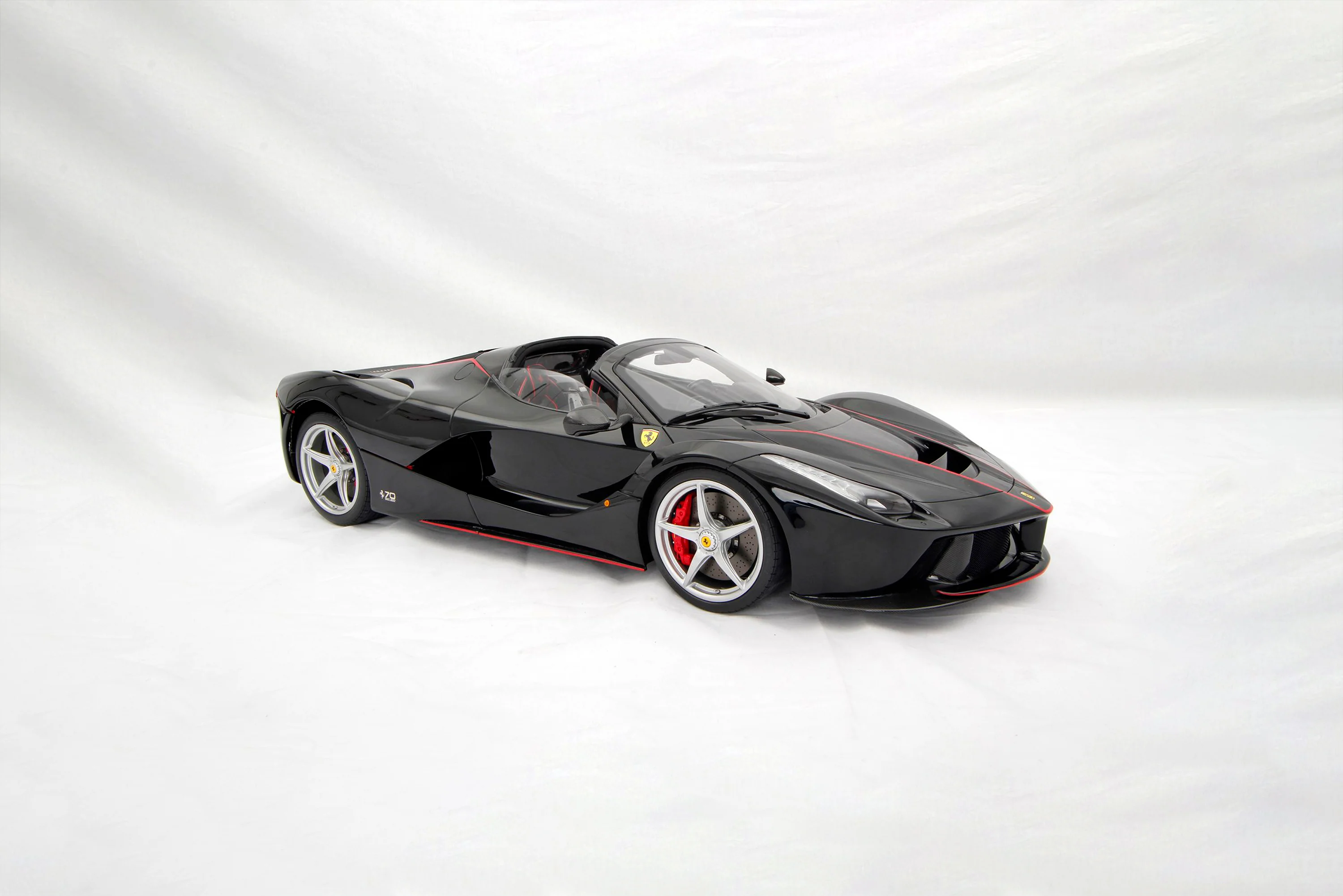 Ferrari LaFerrari Aperta (2016) - Image 14