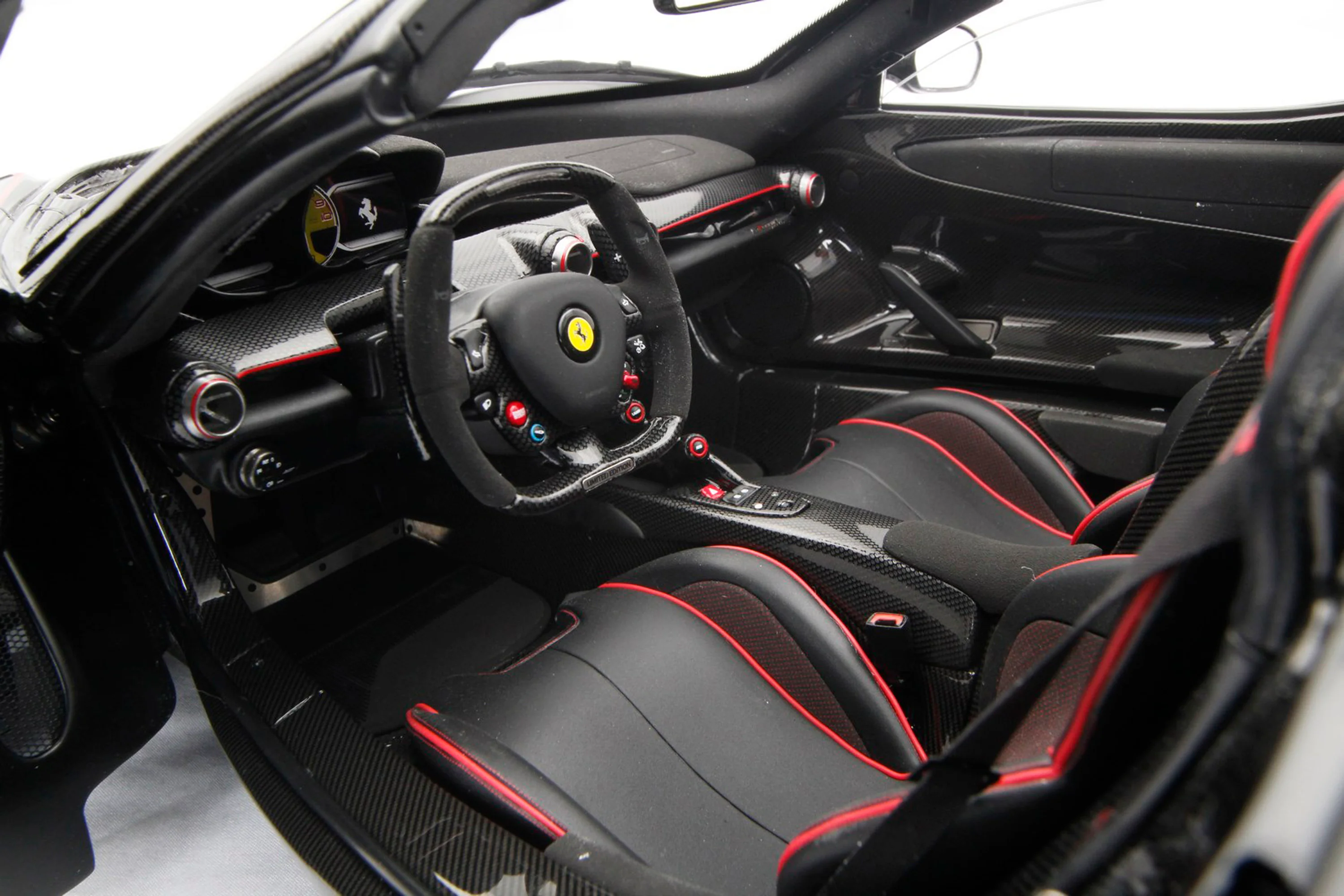 Ferrari LaFerrari Aperta (2016) - Image 15