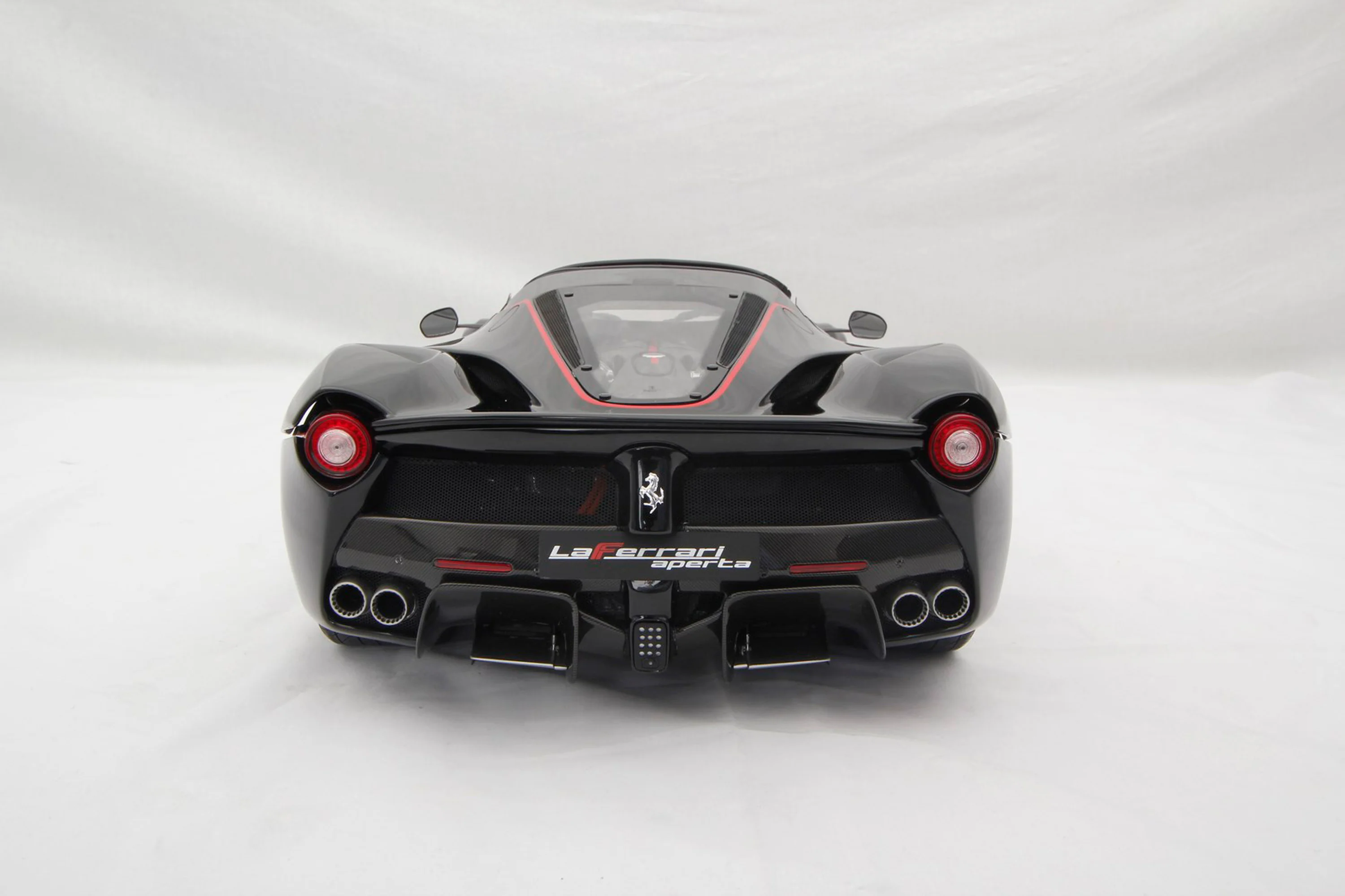 Ferrari LaFerrari Aperta (2016) - Image 19