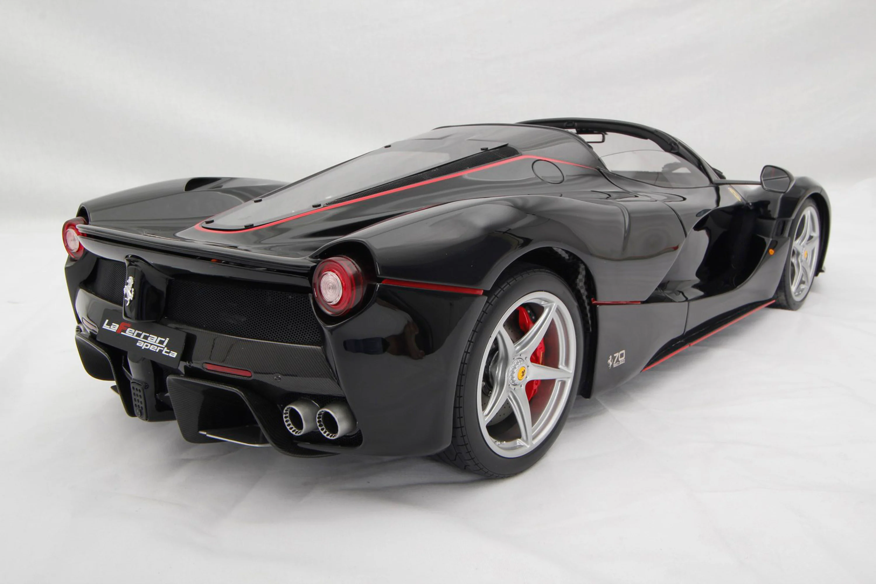 Ferrari LaFerrari Aperta (2016) - Image 23