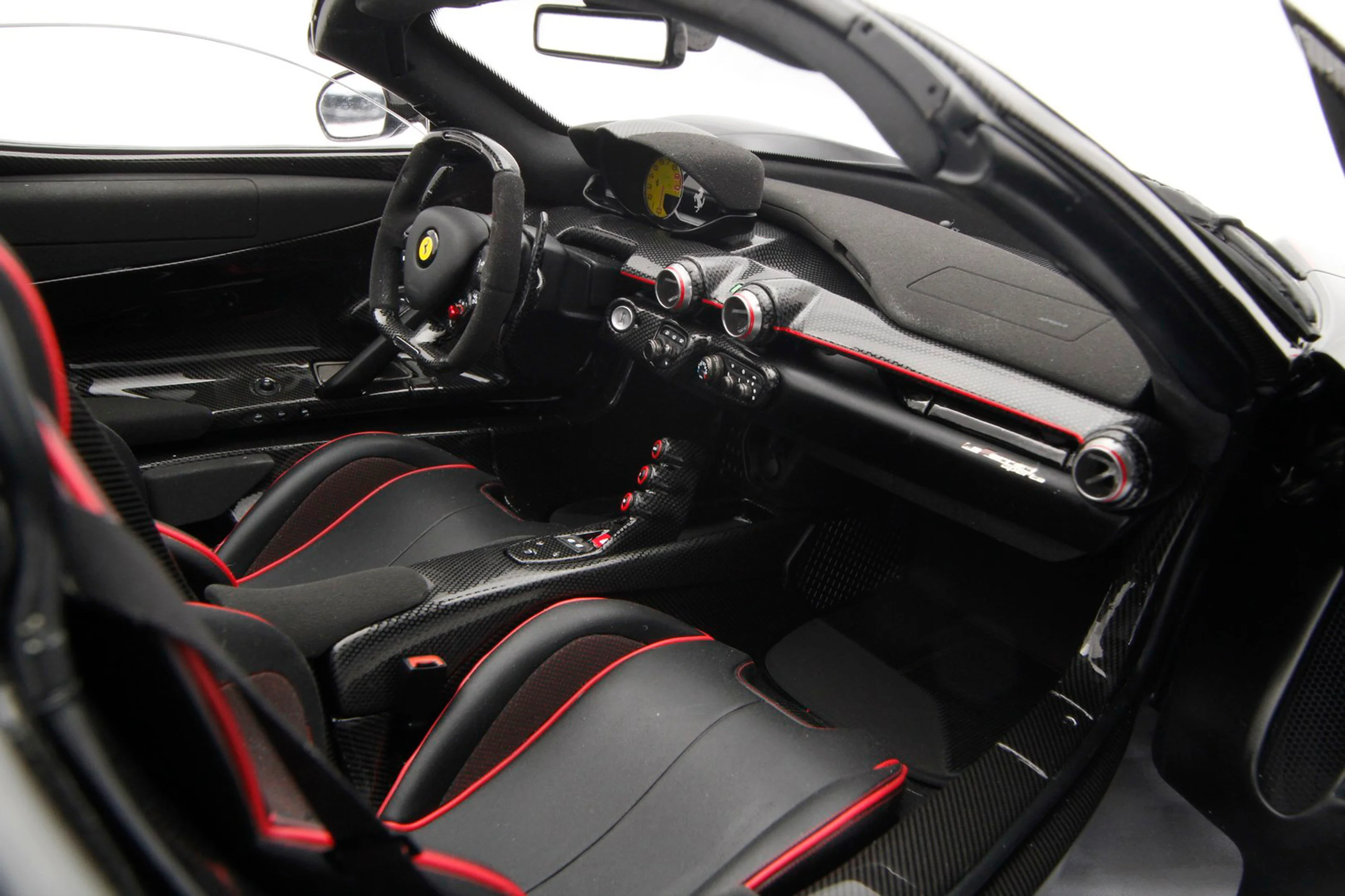 Ferrari LaFerrari Aperta (2016) - Image 25