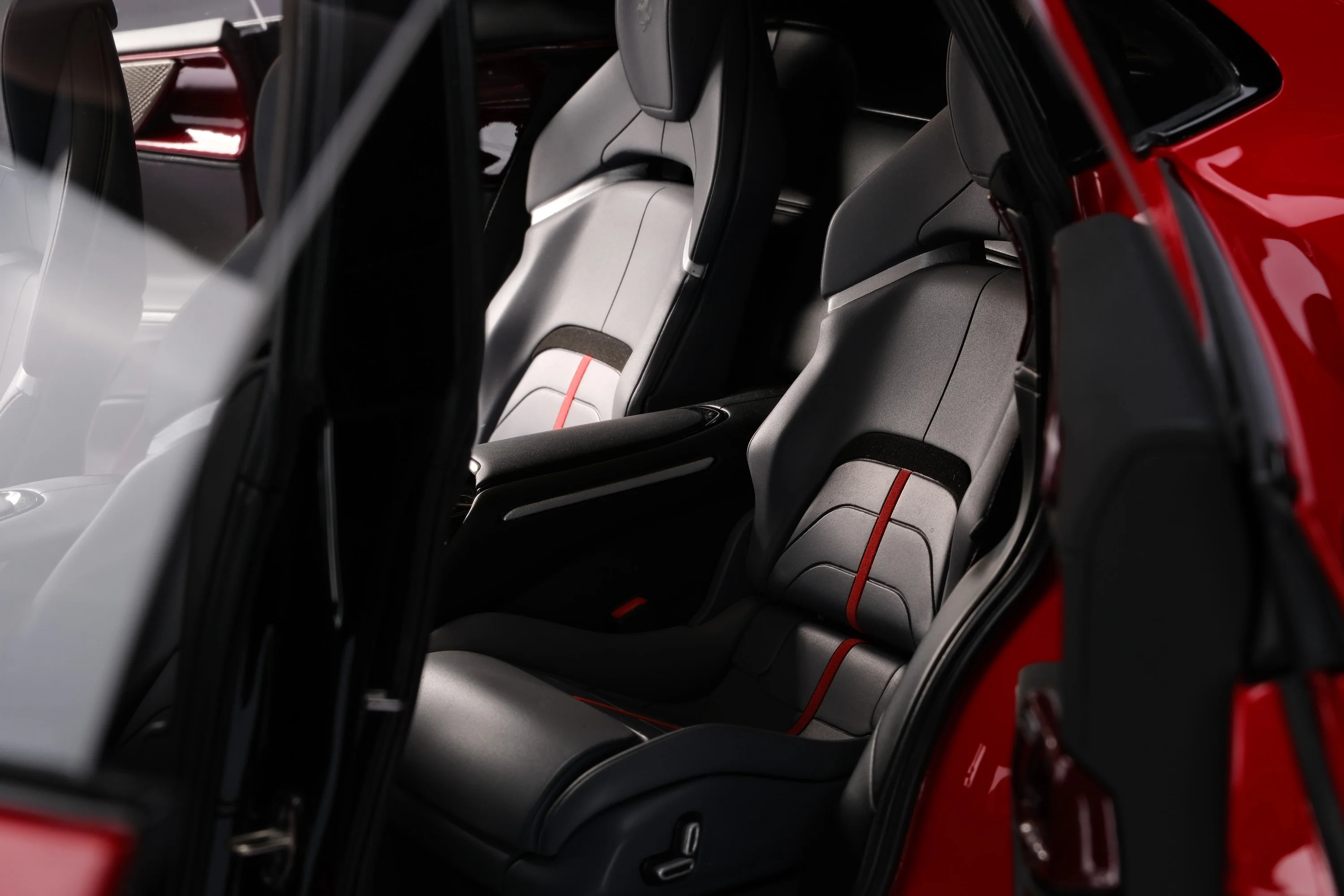 Ferrari Purosangue (2023) - Image 6