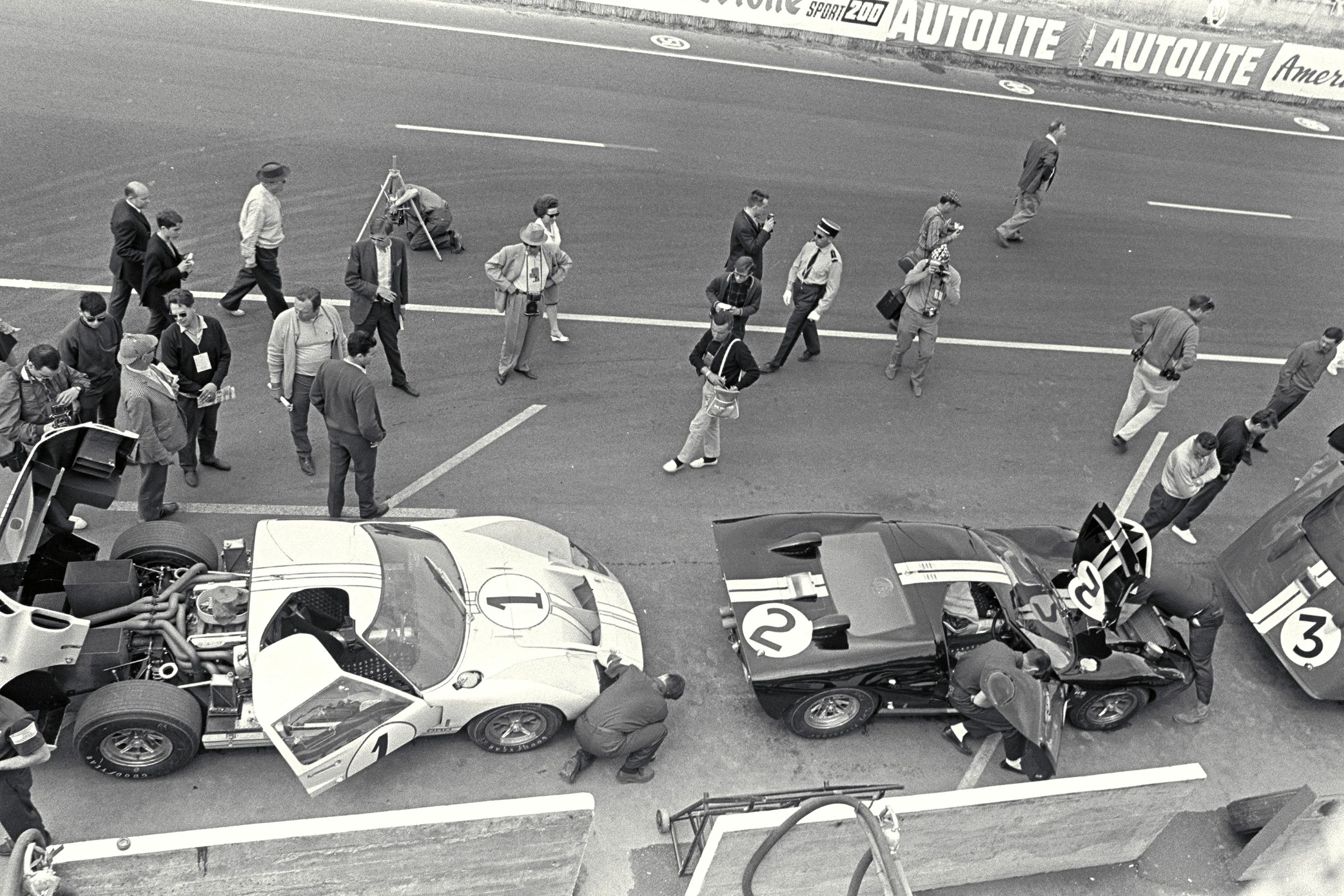 Ford GT40 - 1966 Le Mans Winner - Image 10