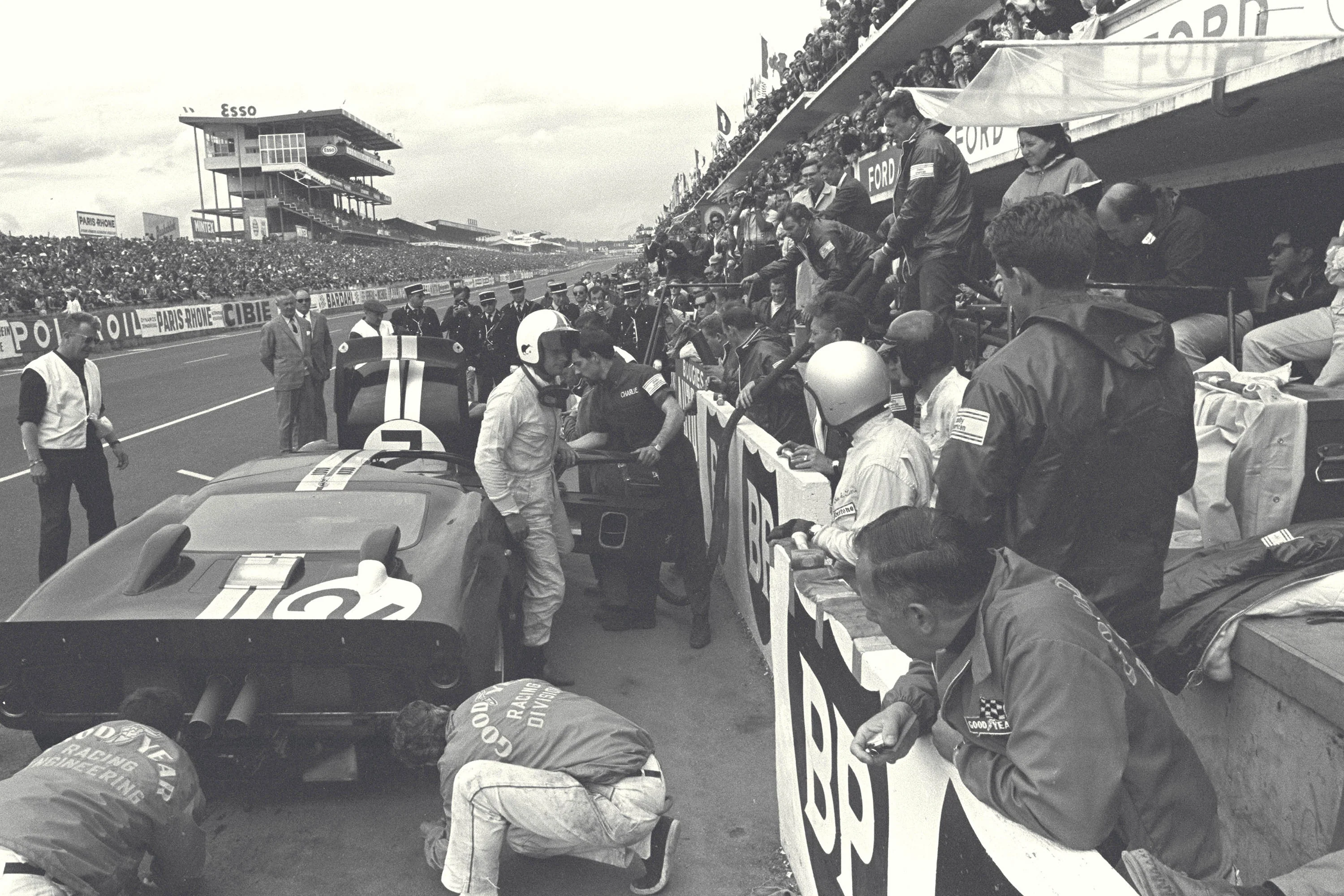 Ford GT40 - 1966 Le Mans Winner - Image 11
