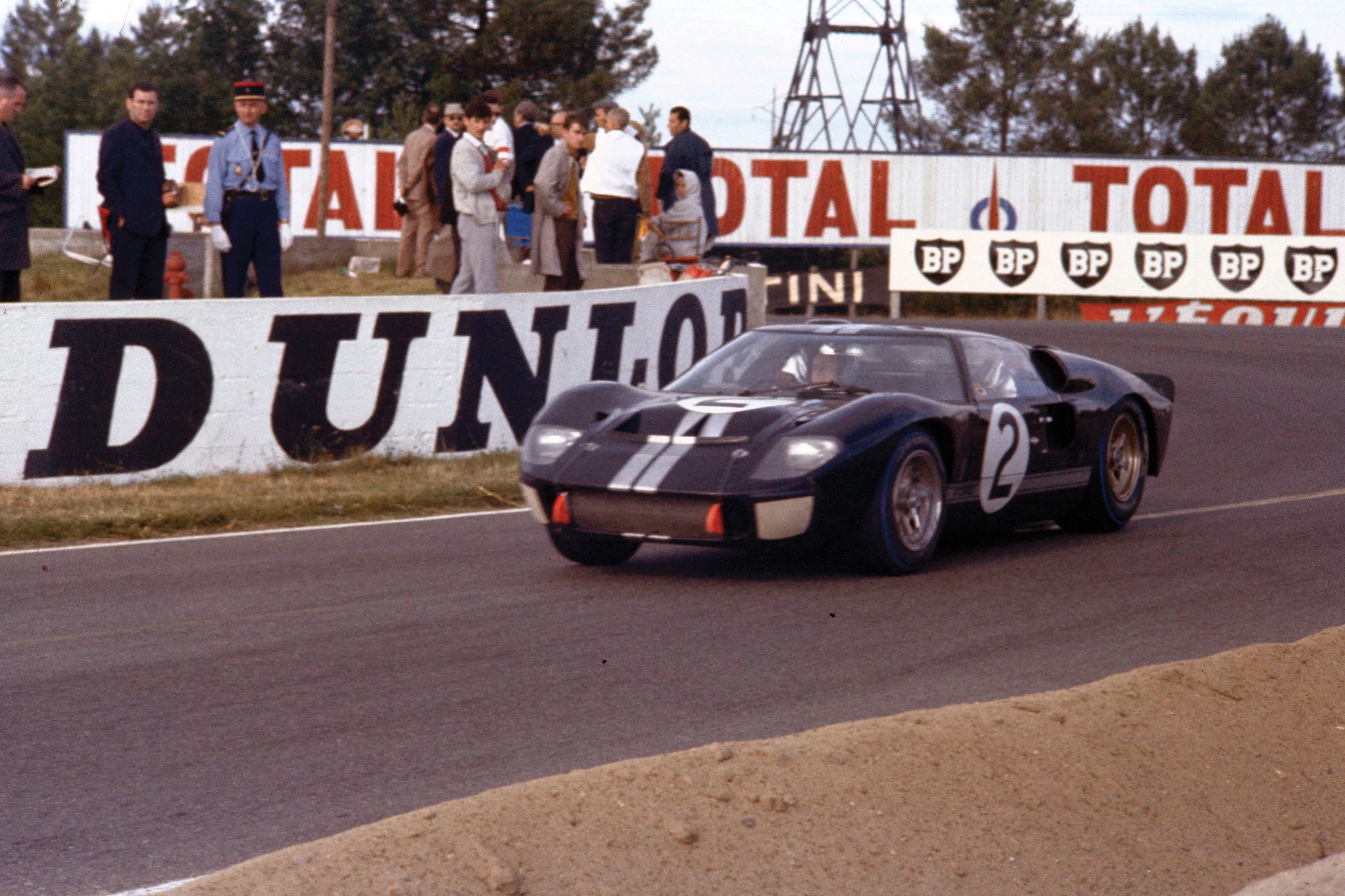 Ford GT40 - 1966 Le Mans Winner - Image 3