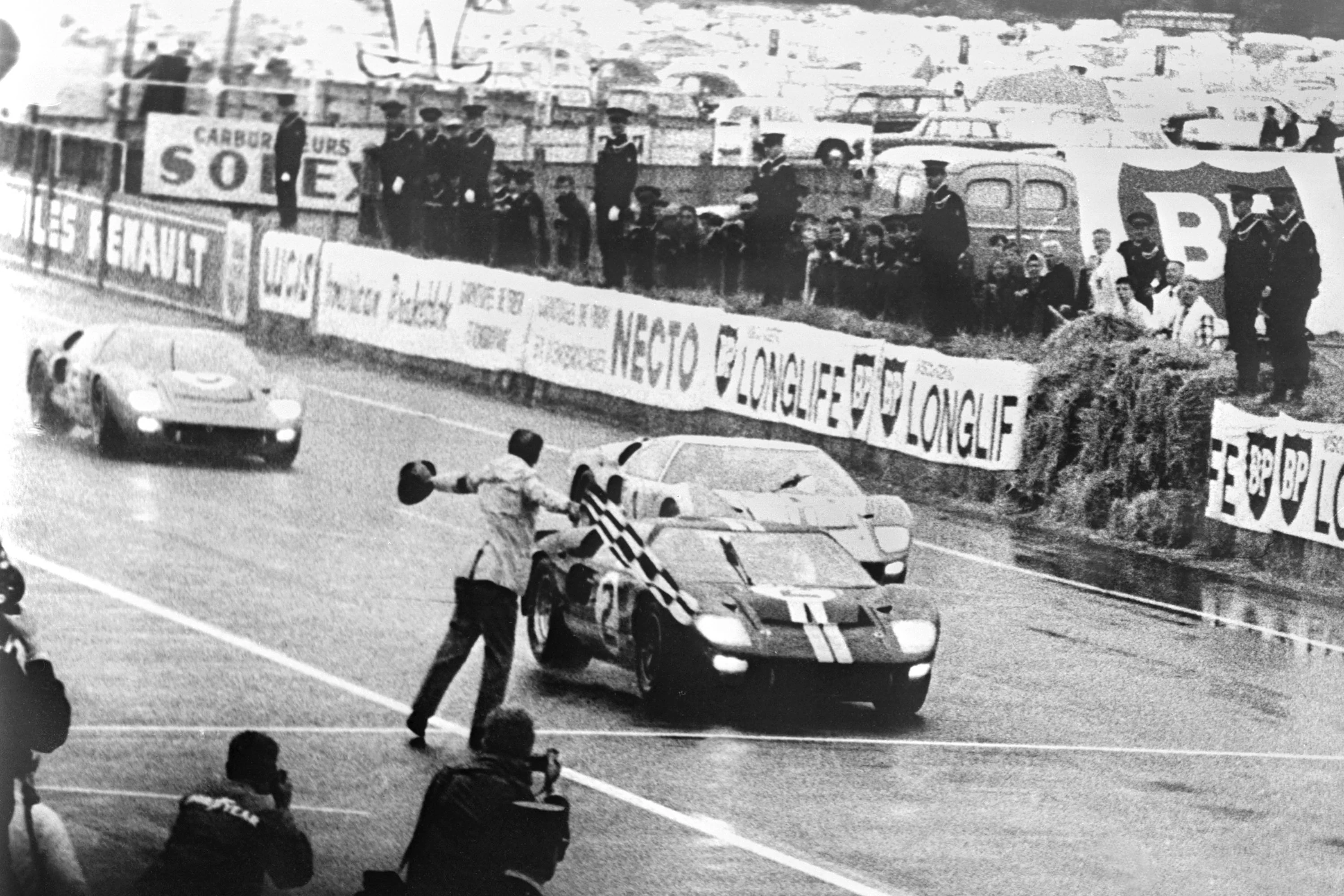 Ford GT40 - 1966 Le Mans Winner - Image 4