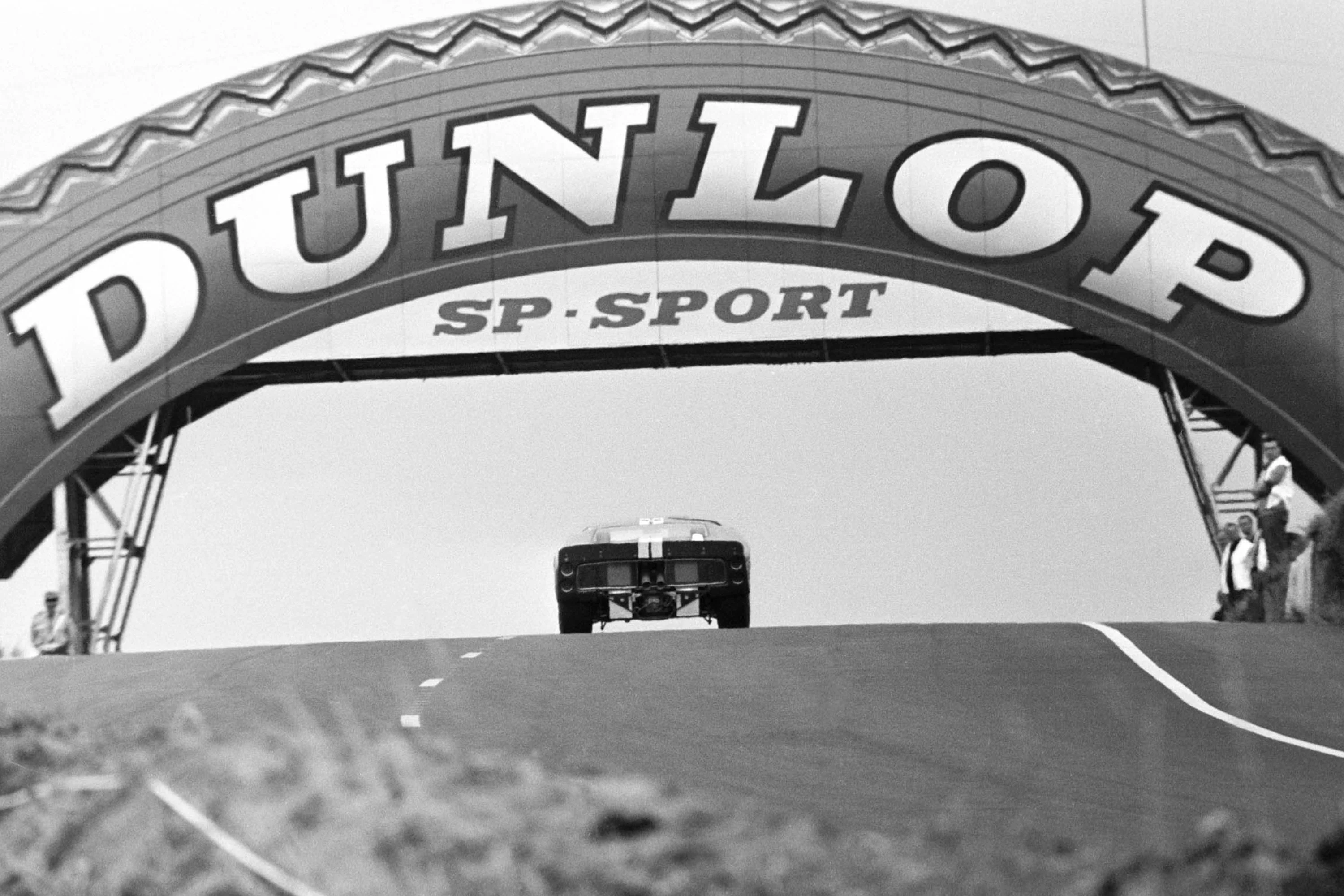Ford GT40 - 1966 Le Mans Winner - Image 6