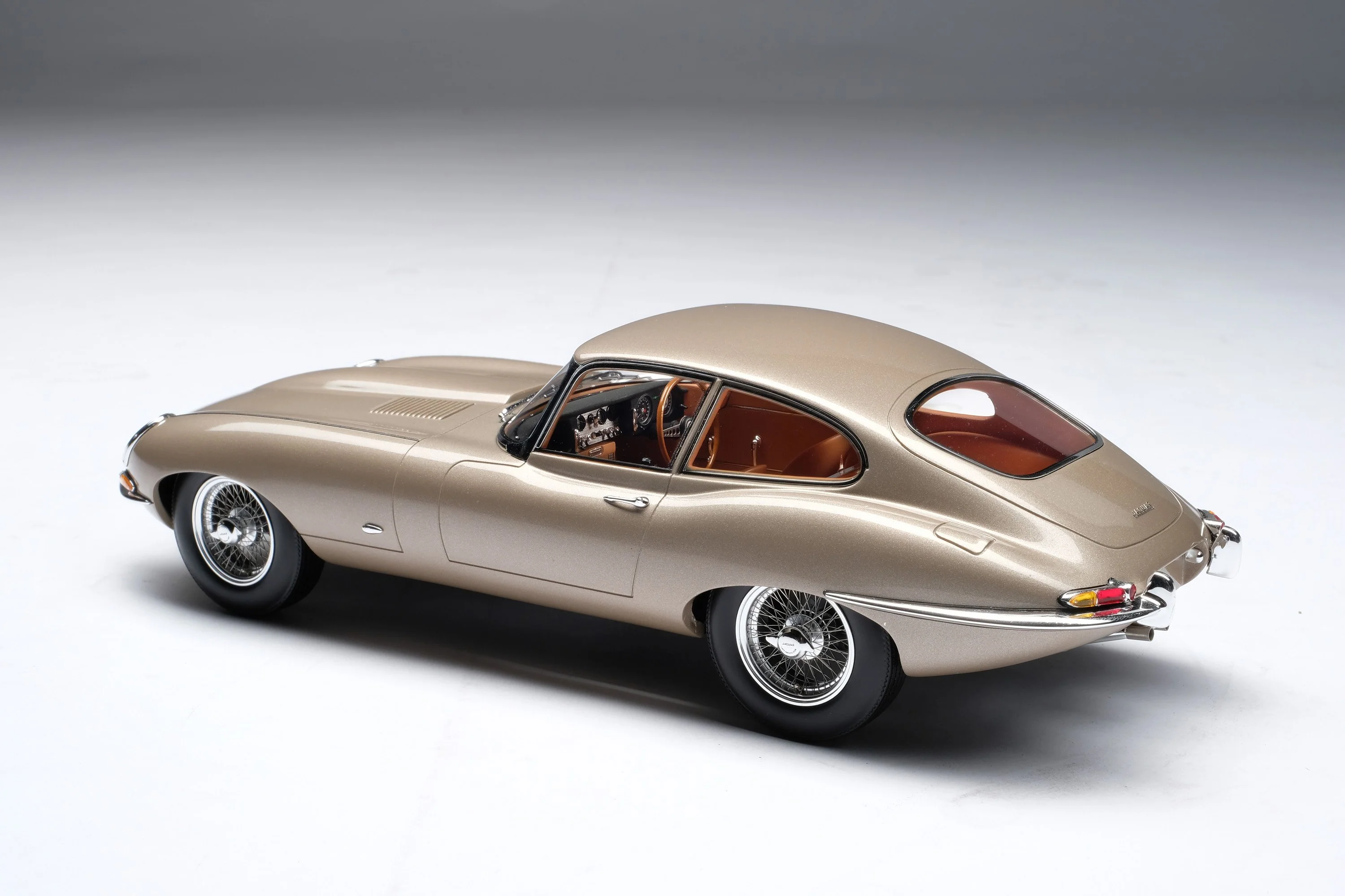 Jaguar E-type Coupe - Image 10