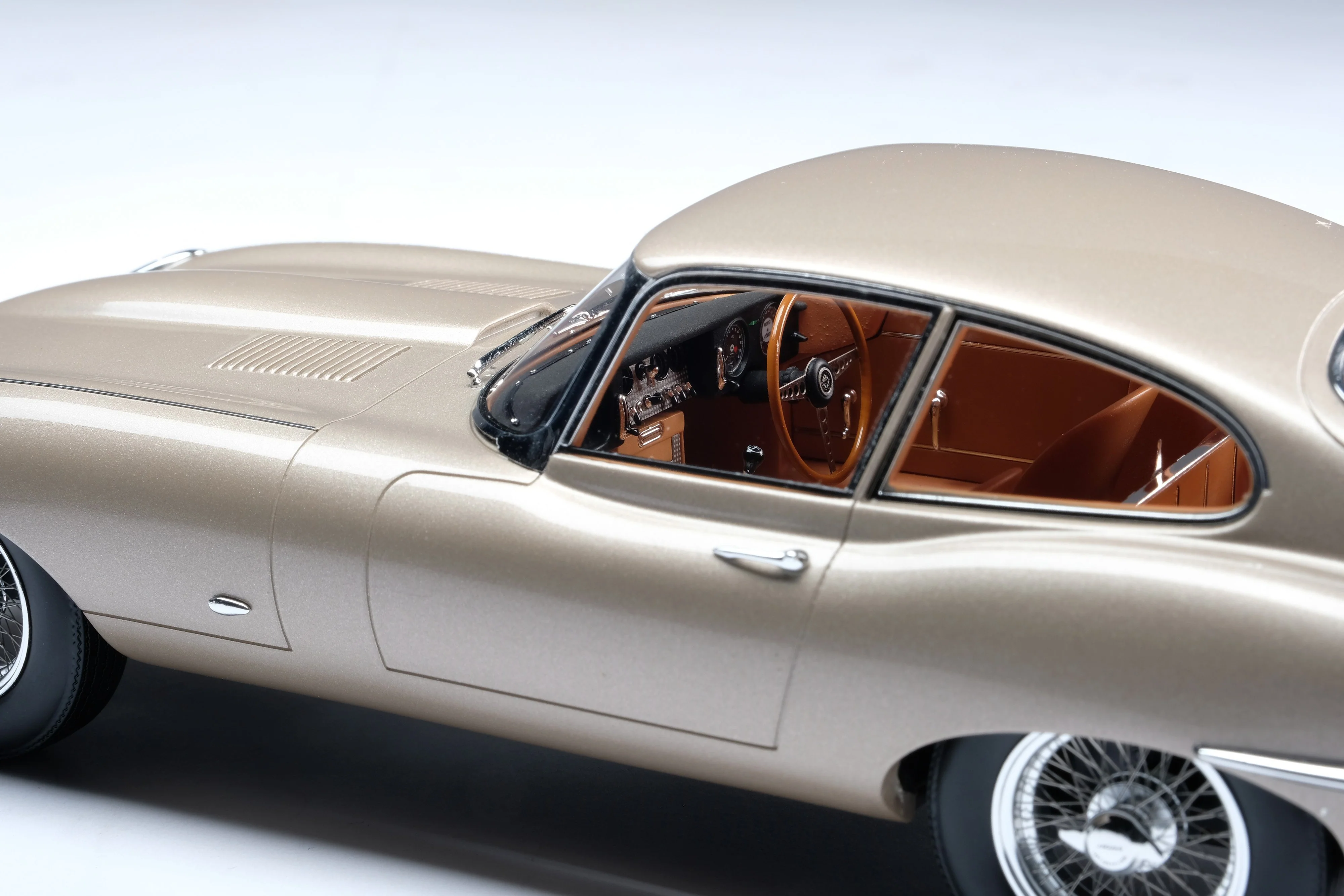 Jaguar E-type Coupe - Image 12