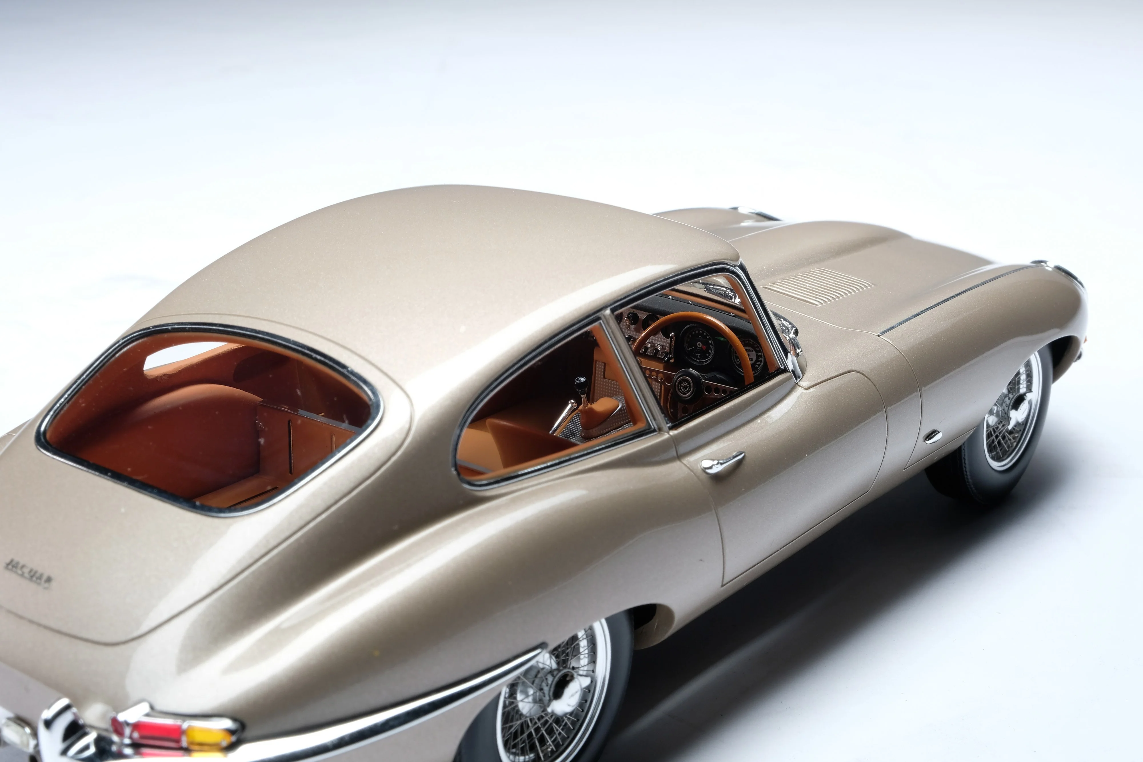 Jaguar E-type Coupe - Image 13