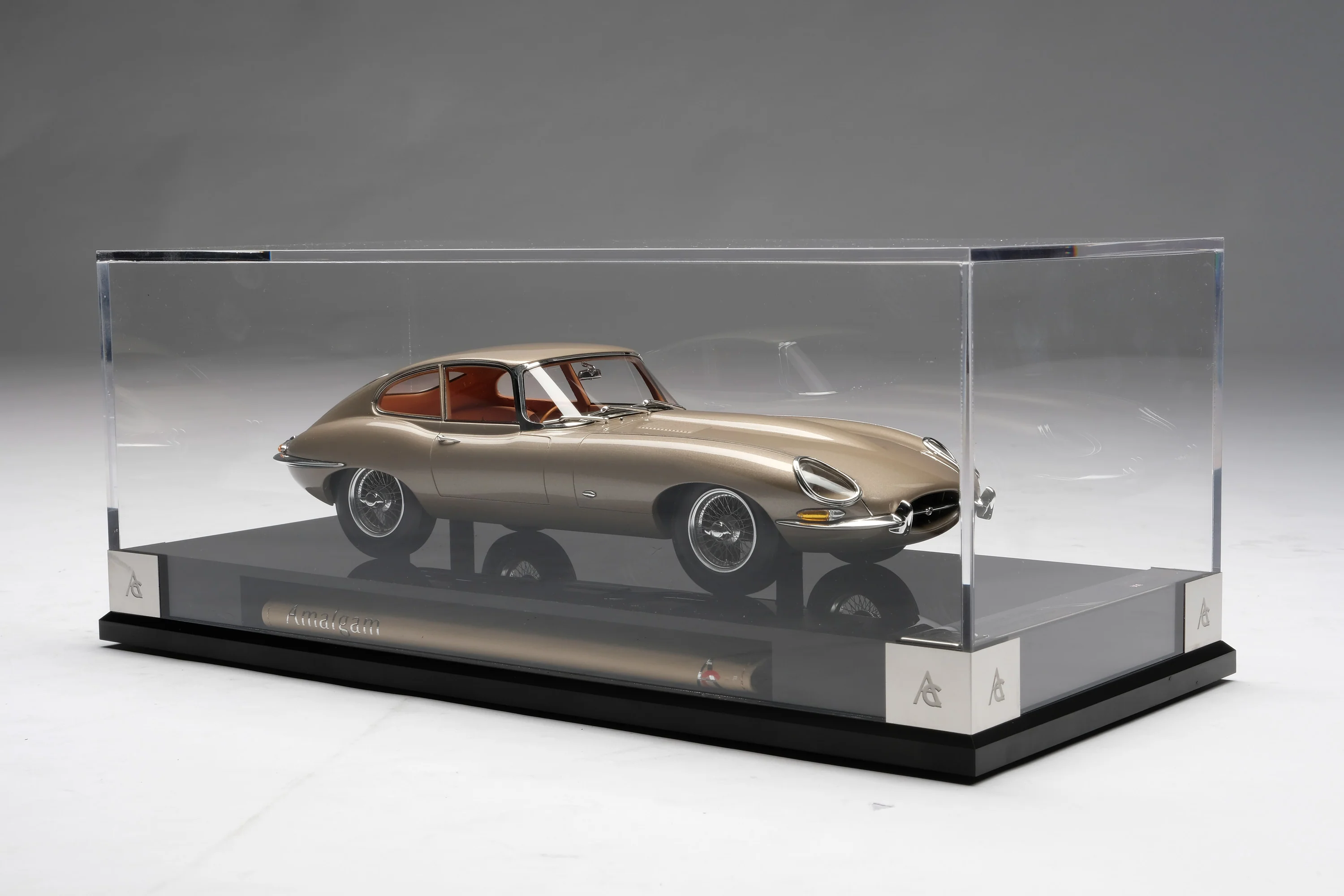 Jaguar E-type Coupe - Image 14