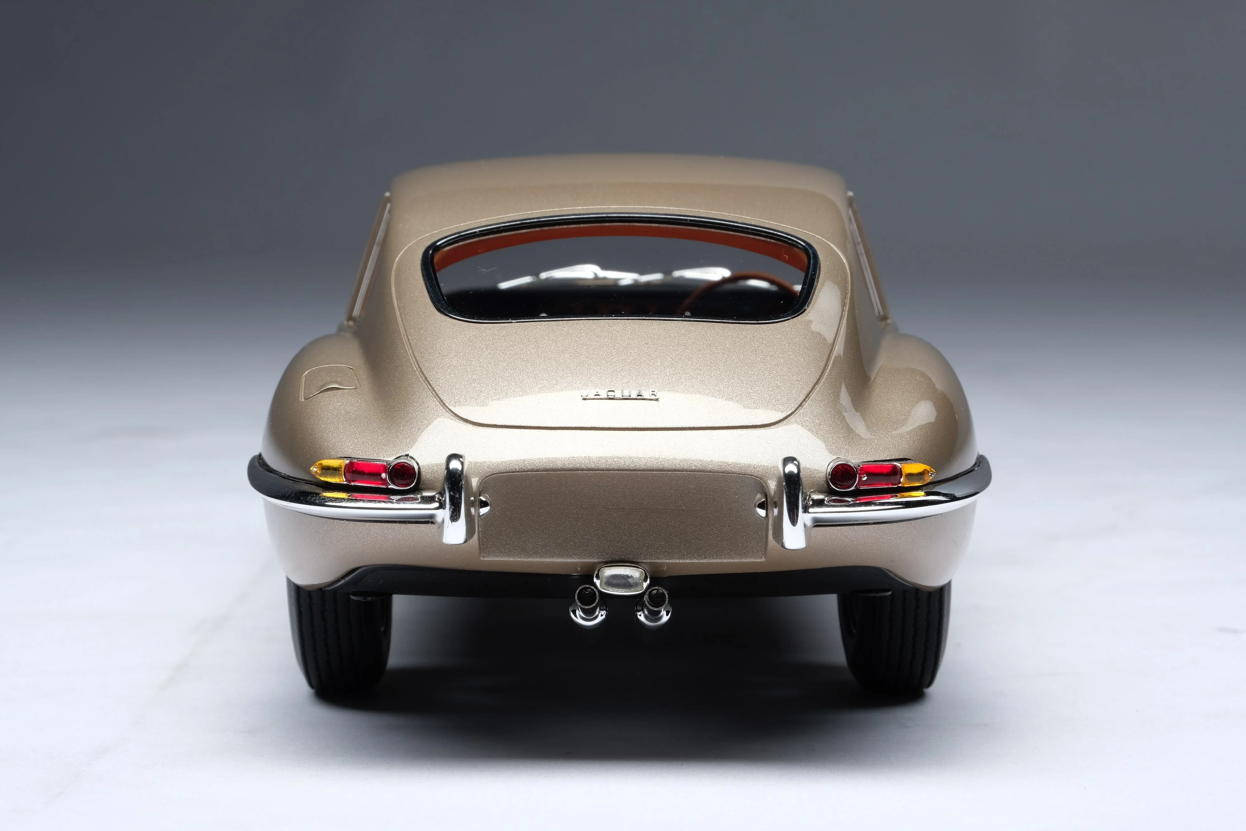 Jaguar E-type Coupe - Image 6