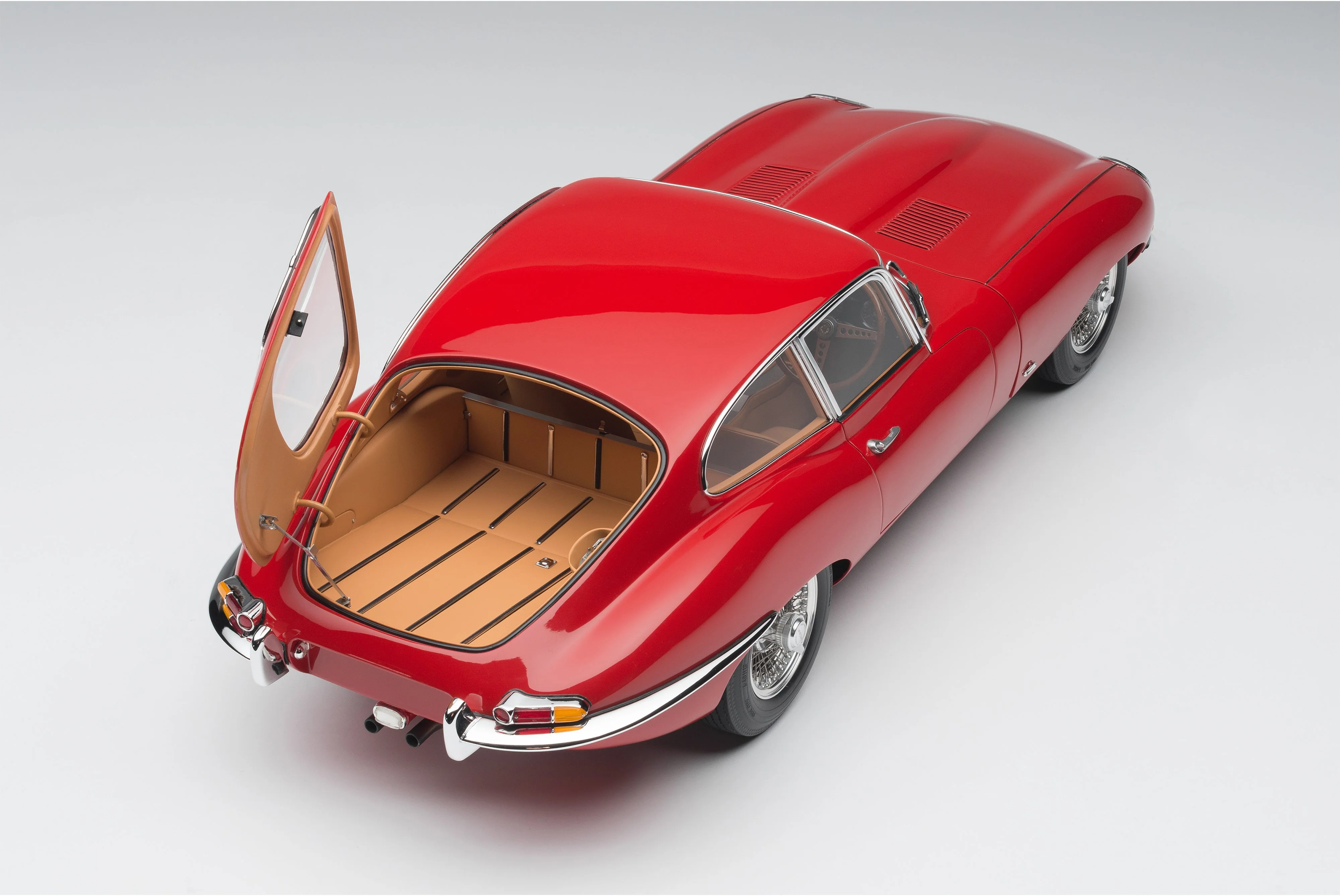 Jaguar E-type Series 1 Coupe (1961) - Image 14