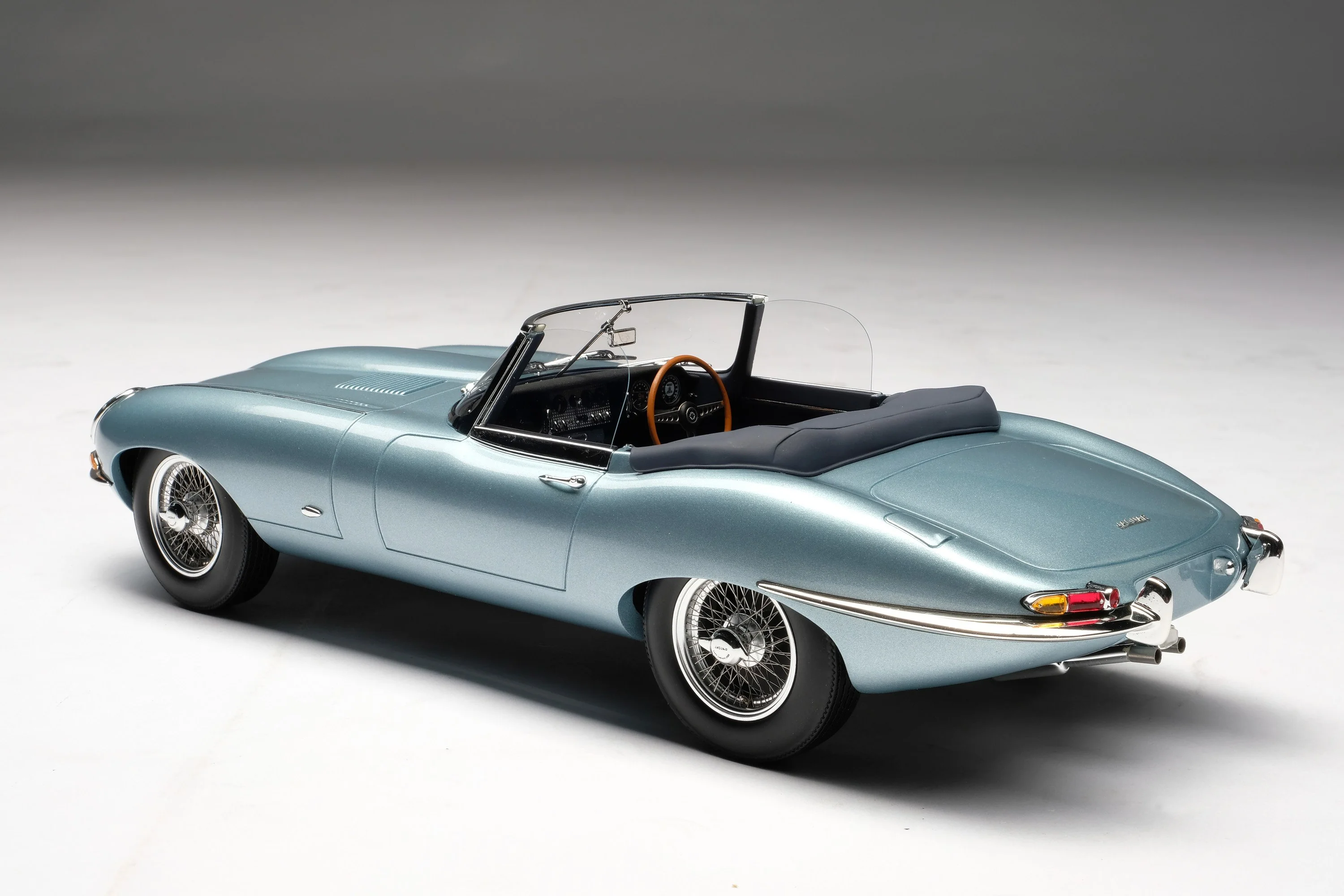 Jaguar E-type Roadster - Image 12