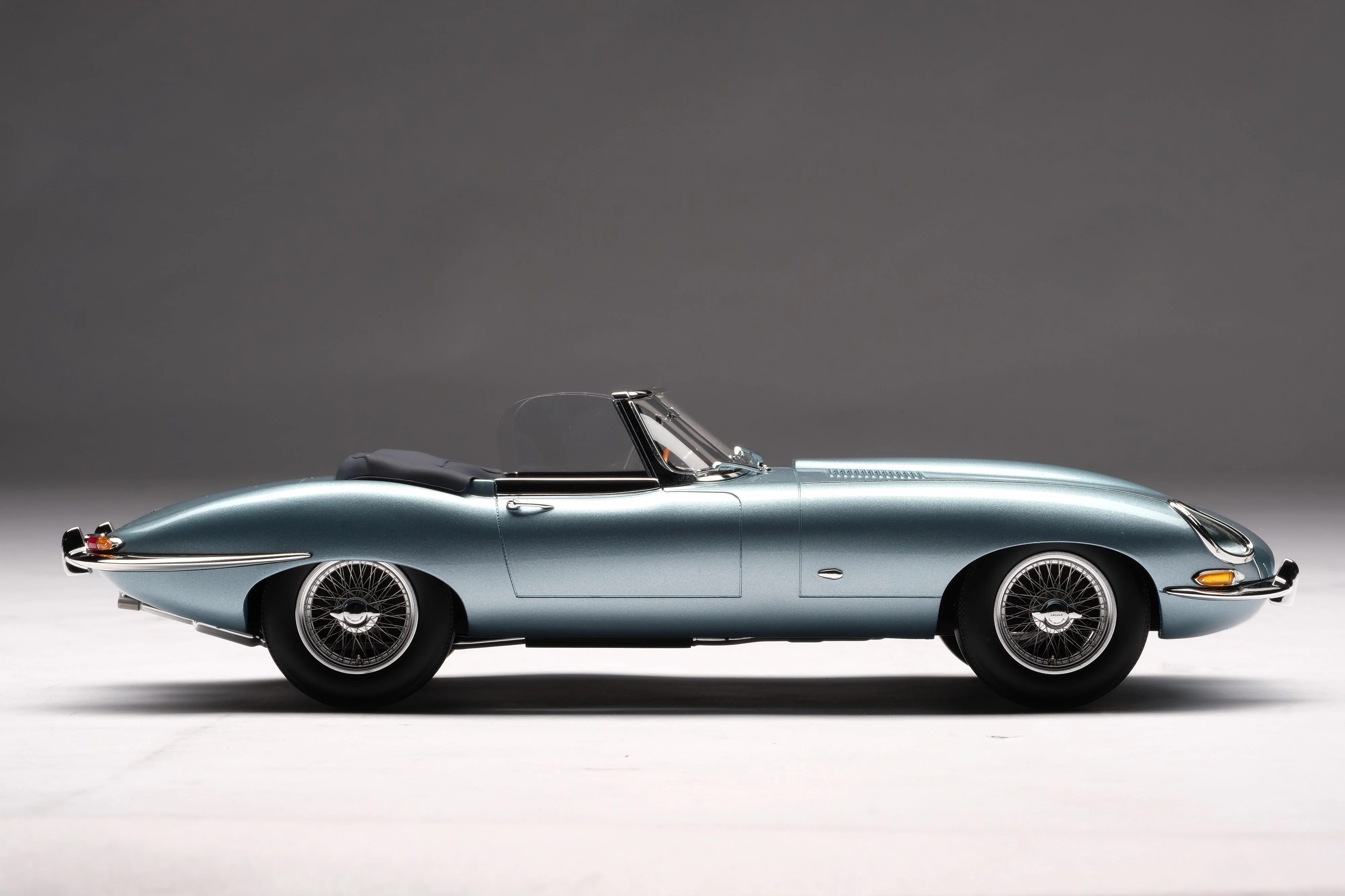 Jaguar E-type Roadster - Image 13