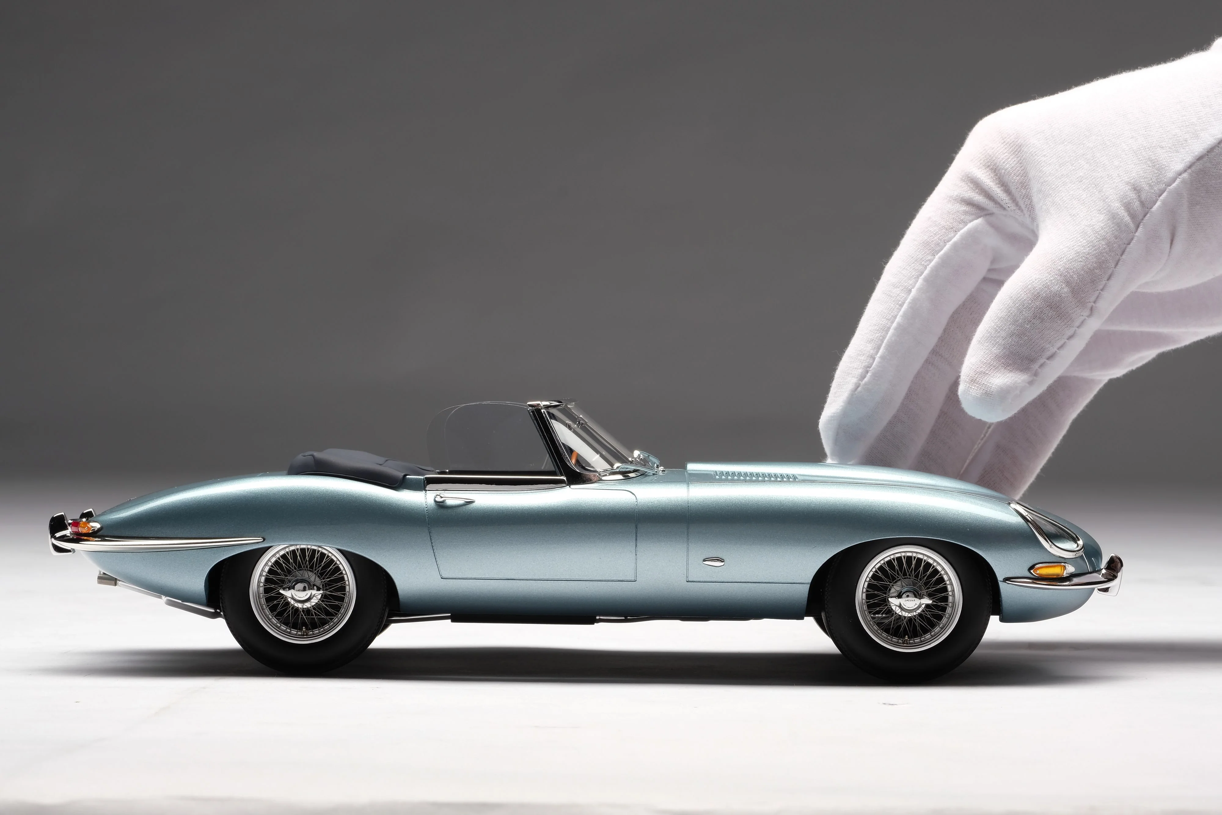 Jaguar E-type Roadster - Image 4