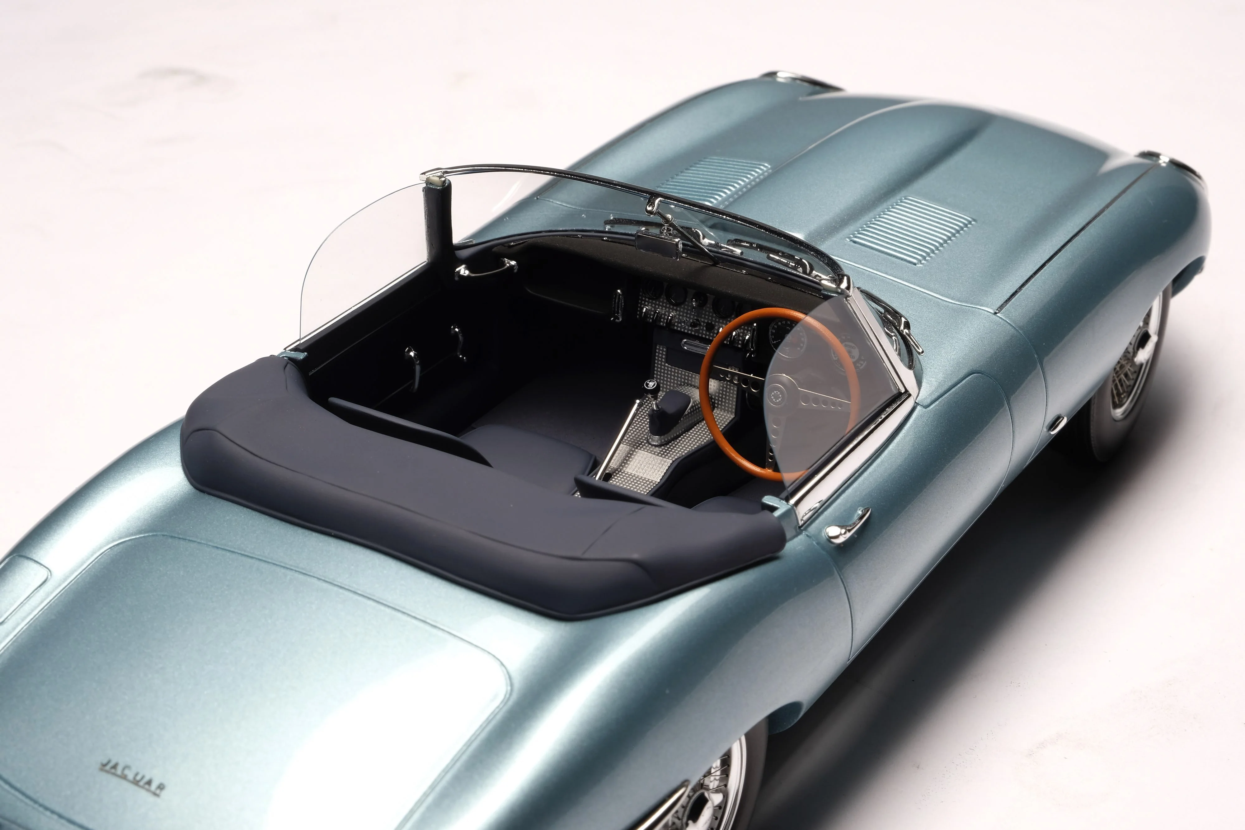 Jaguar E-type Roadster - Image 9