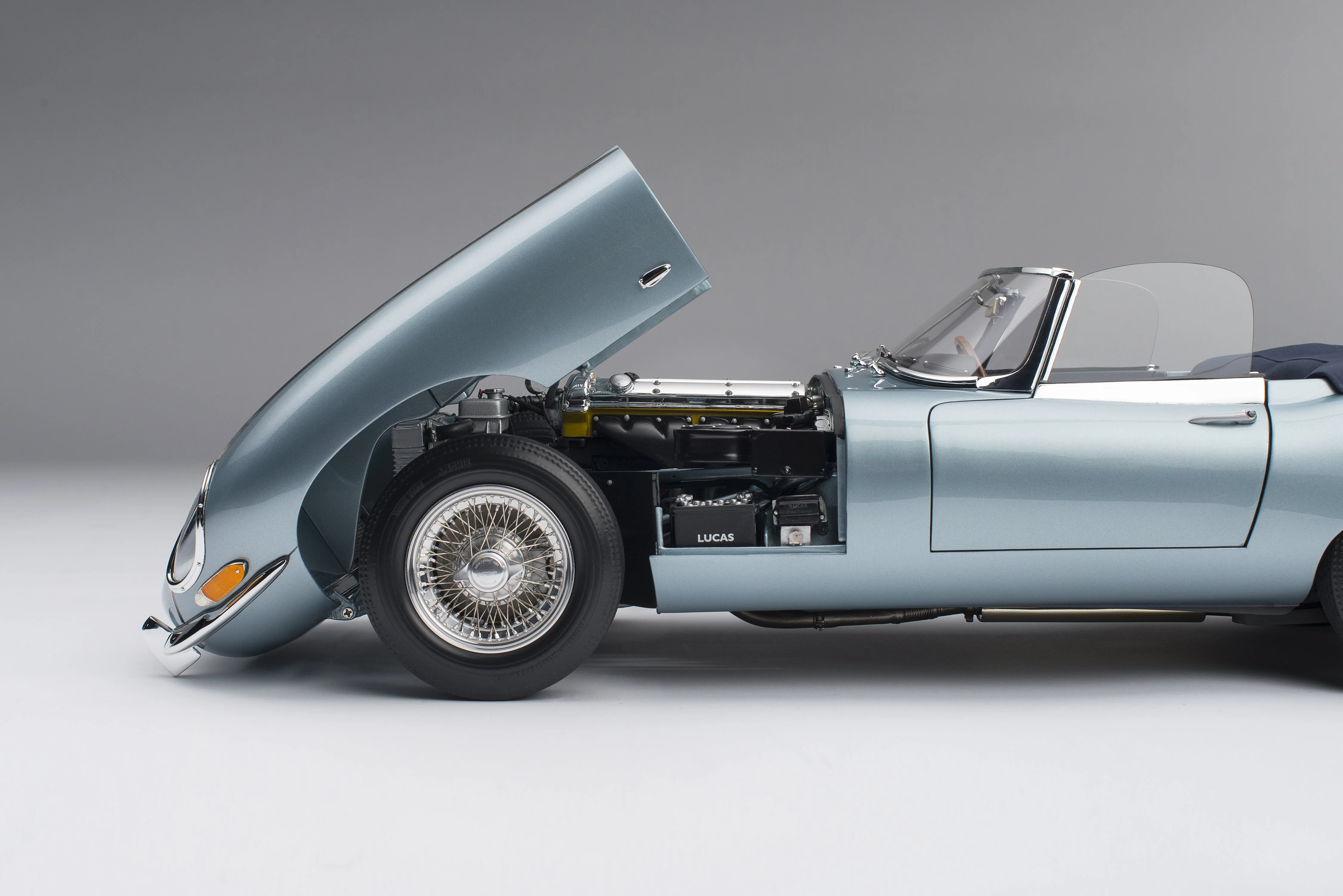 Jaguar E-type Roadster (1961) - Image 10