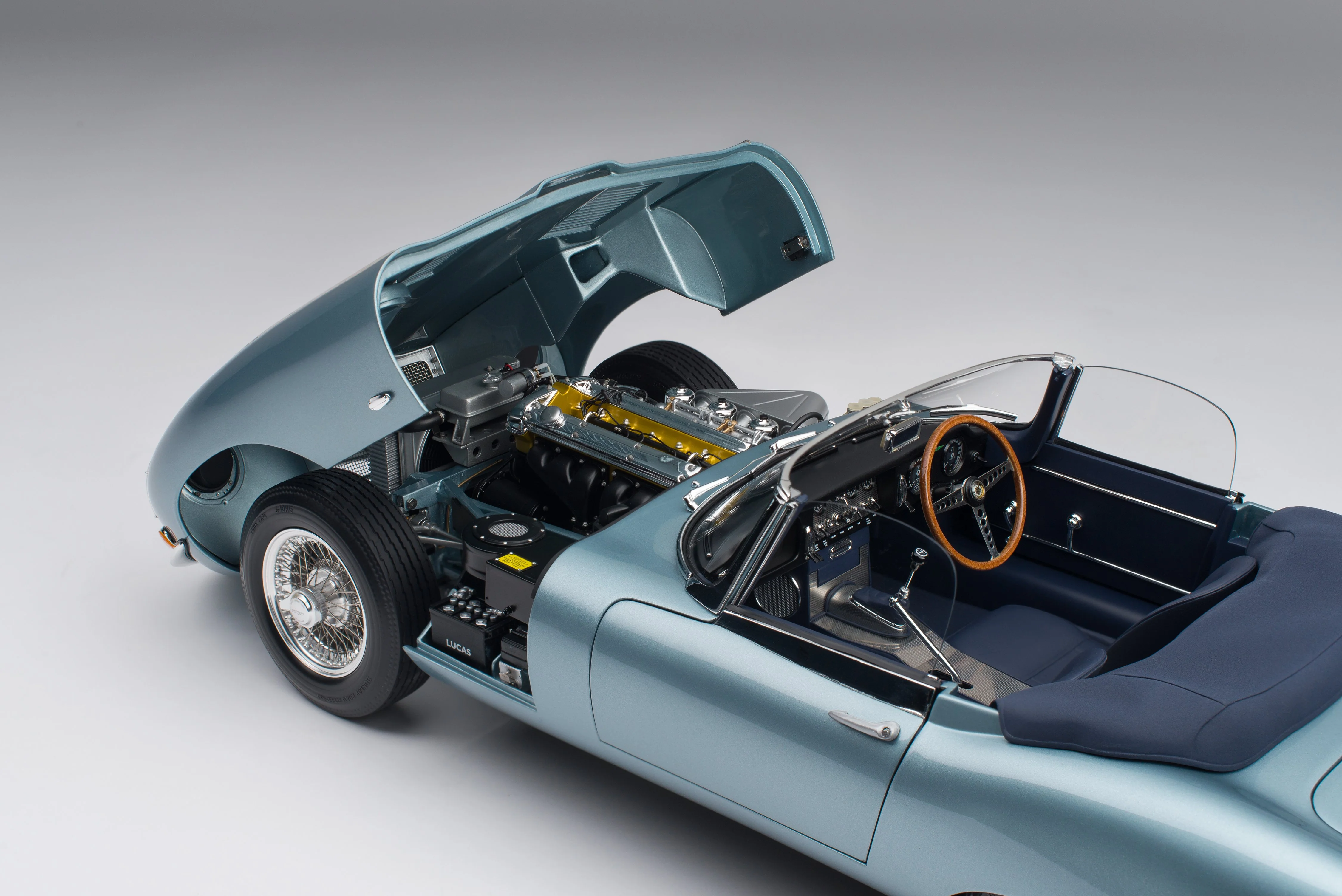 Jaguar E-type Roadster (1961) - Image 11