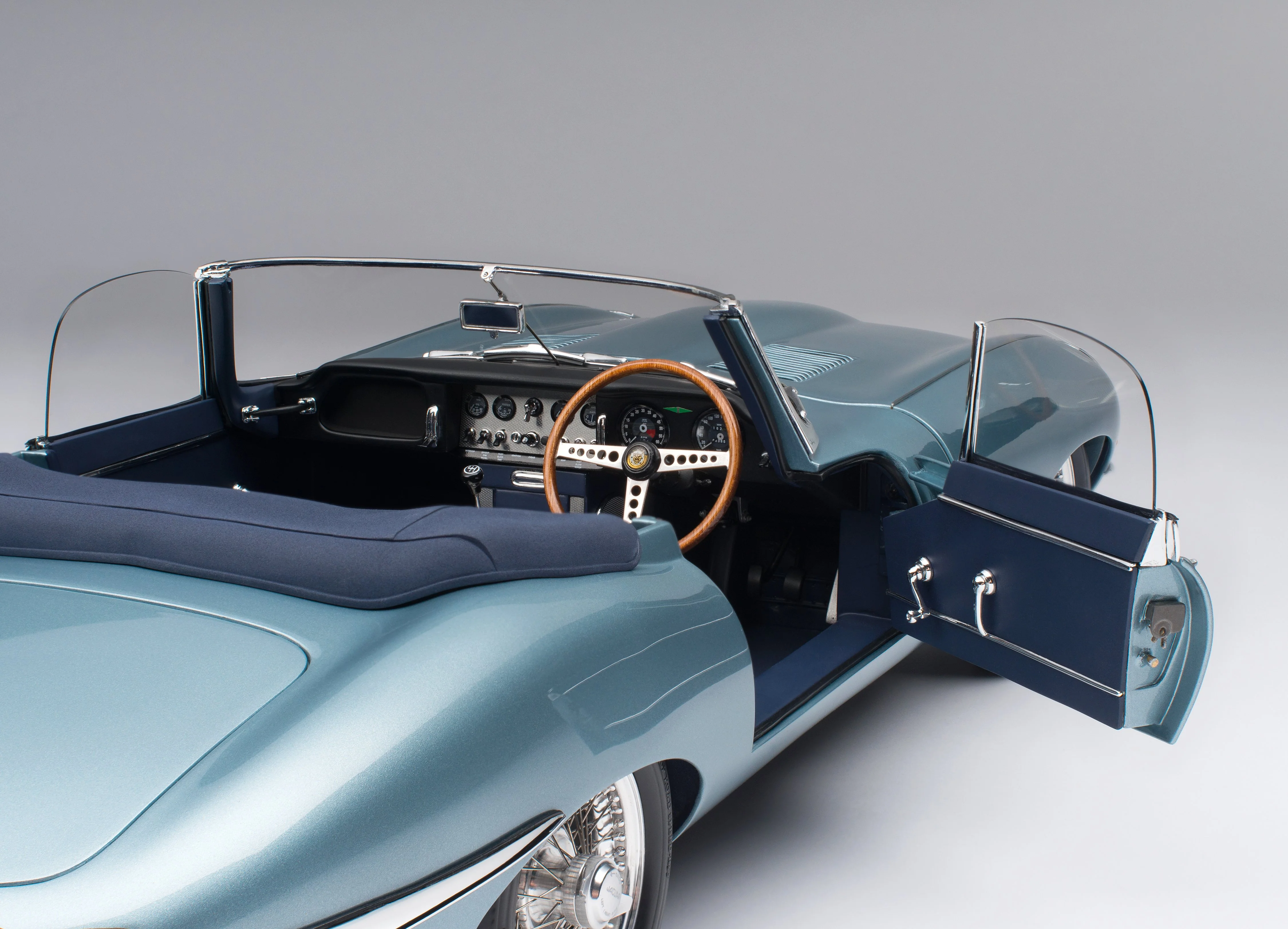 Jaguar E-type Roadster (1961) - Image 12