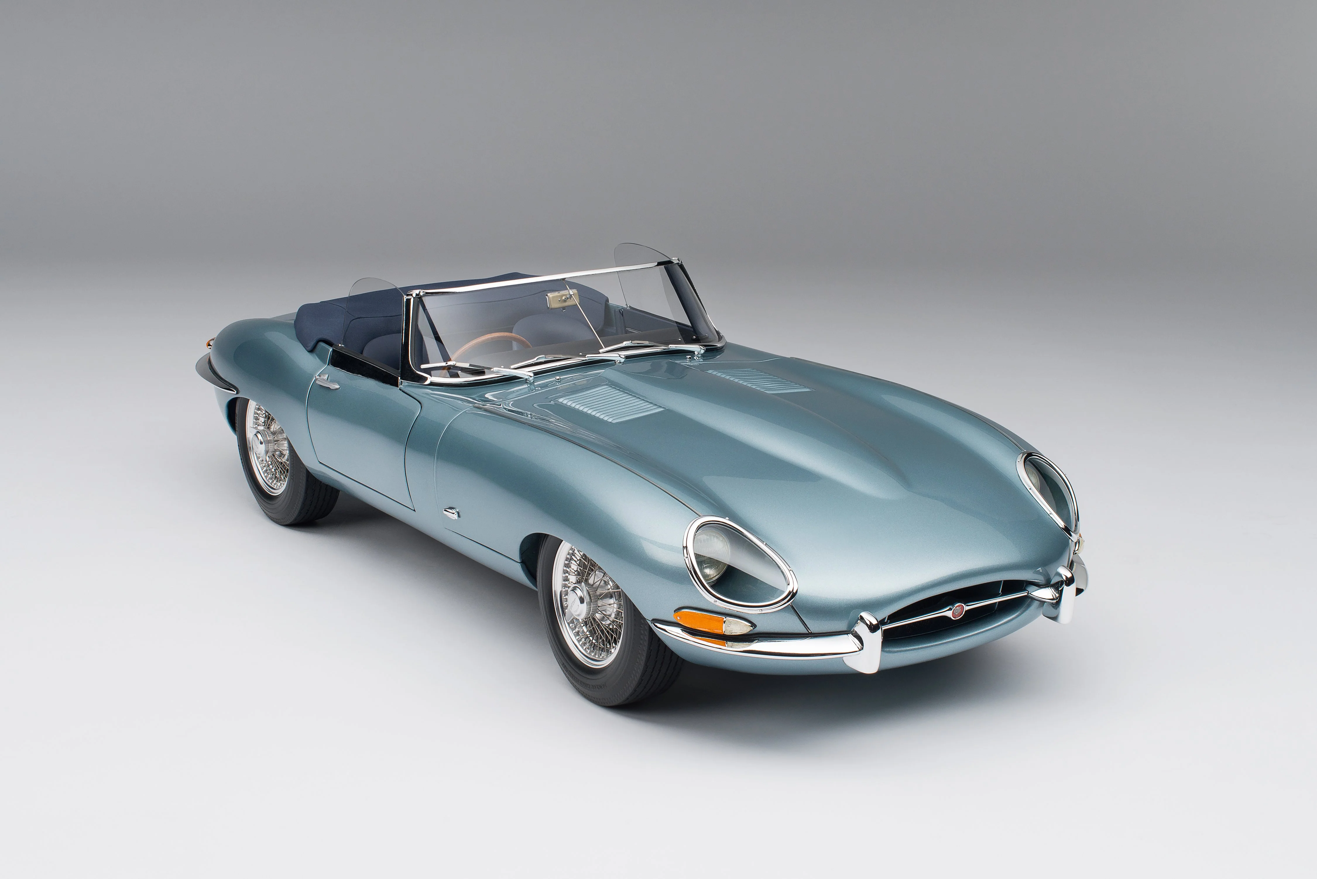 Jaguar E-type Roadster (1961) - Image 13