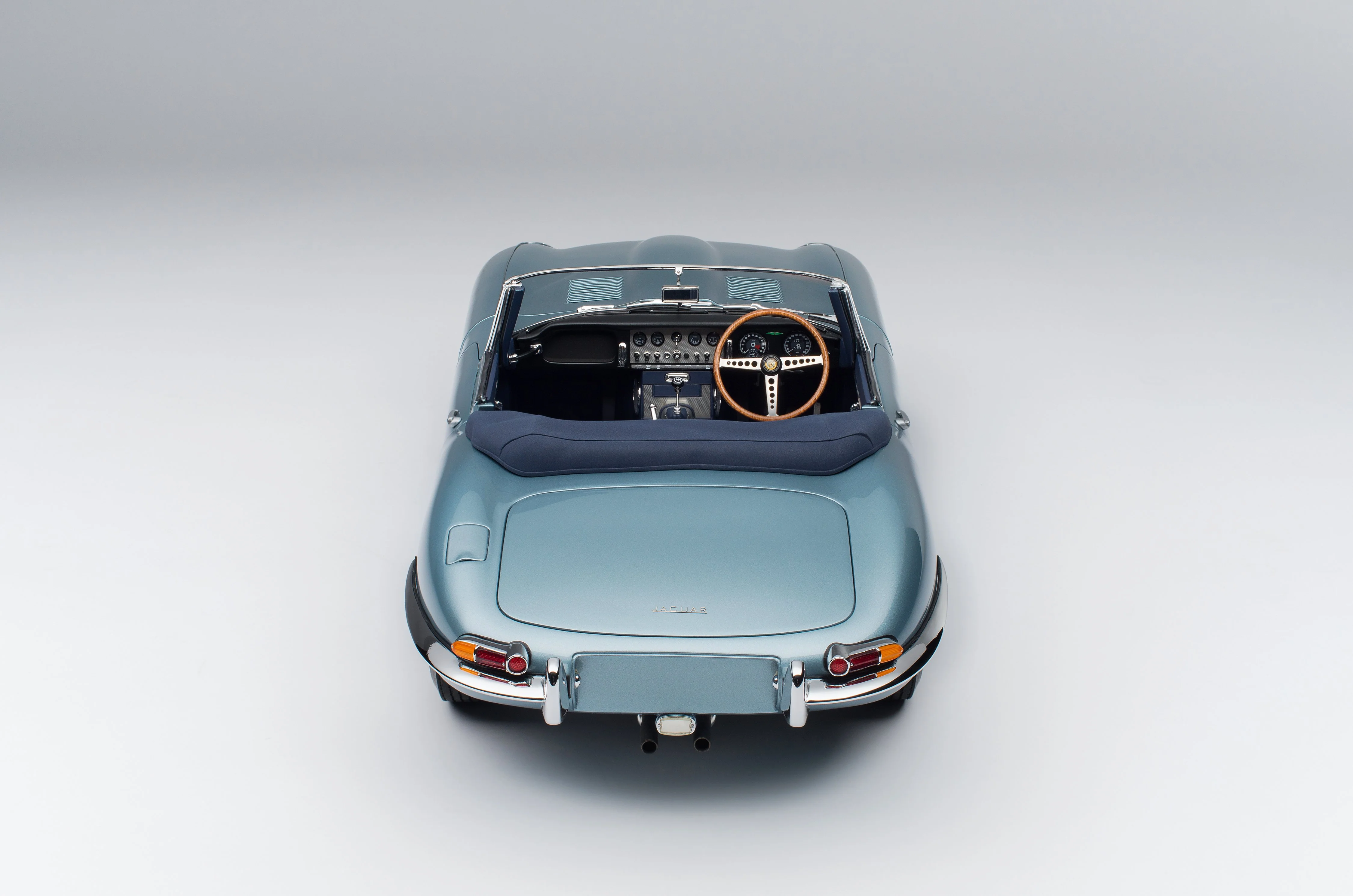 Jaguar E-type Roadster (1961) - Image 15