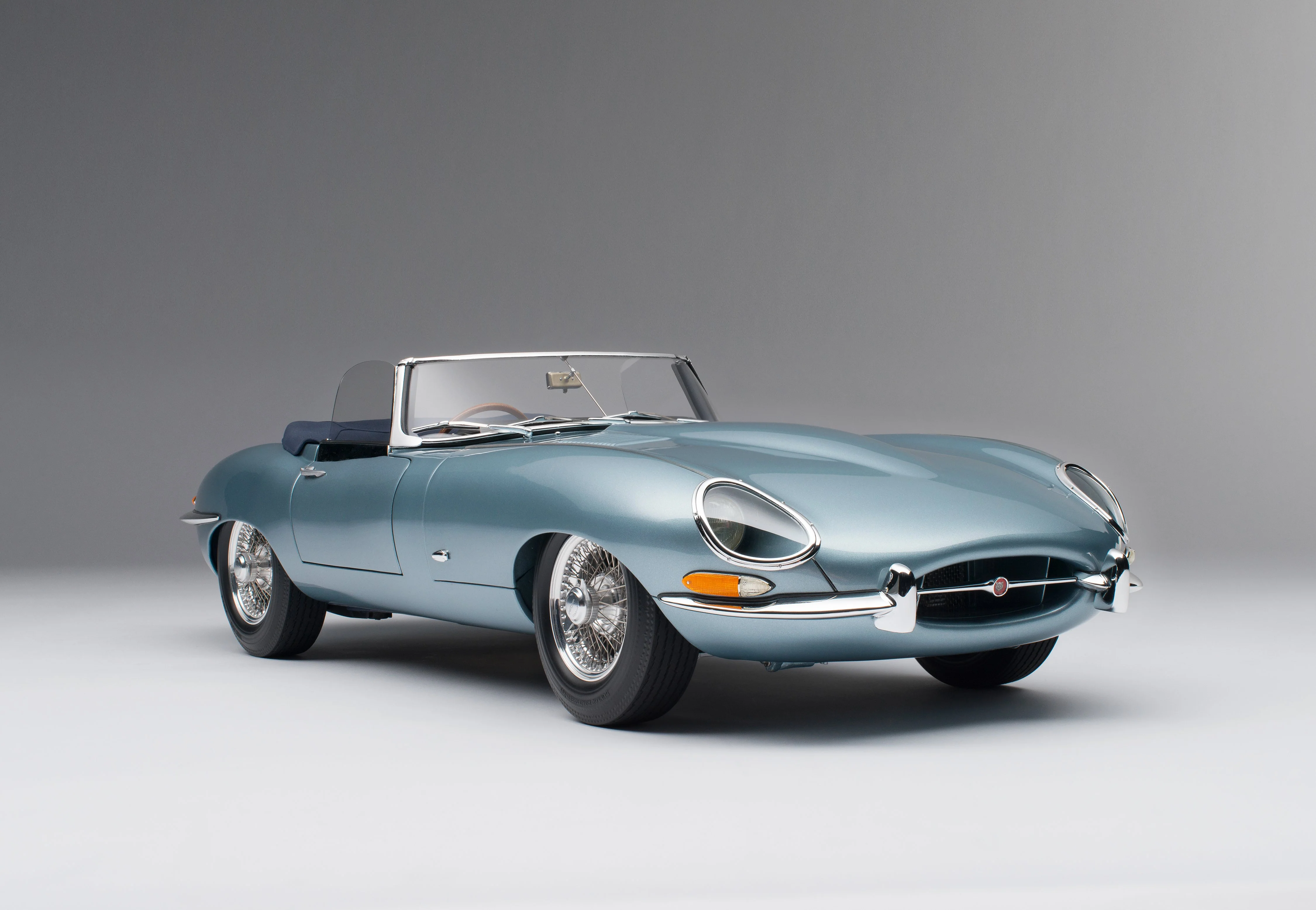 Jaguar E-type Roadster (1961) - Image 4