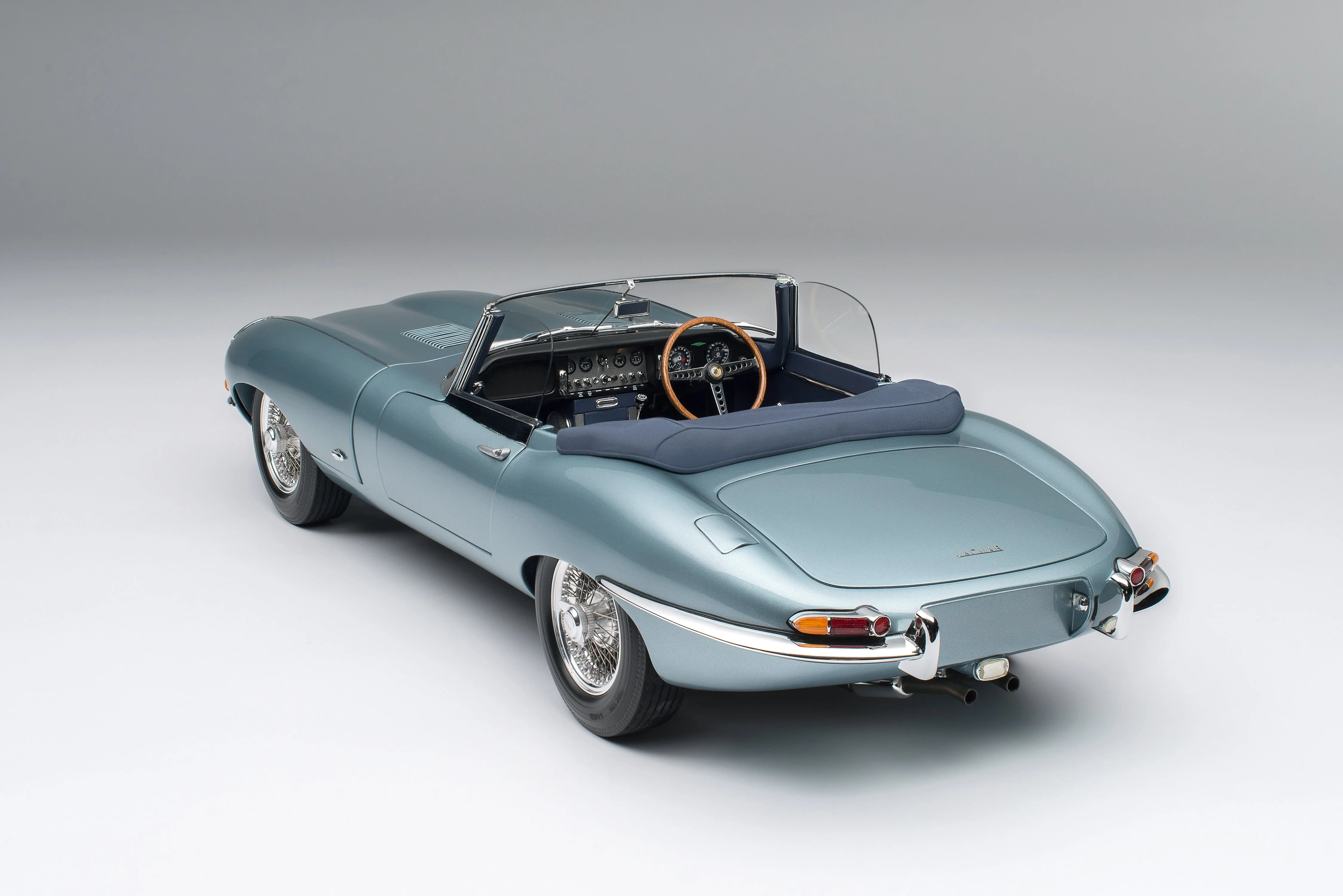 Jaguar E-type Roadster (1961) - Image 5