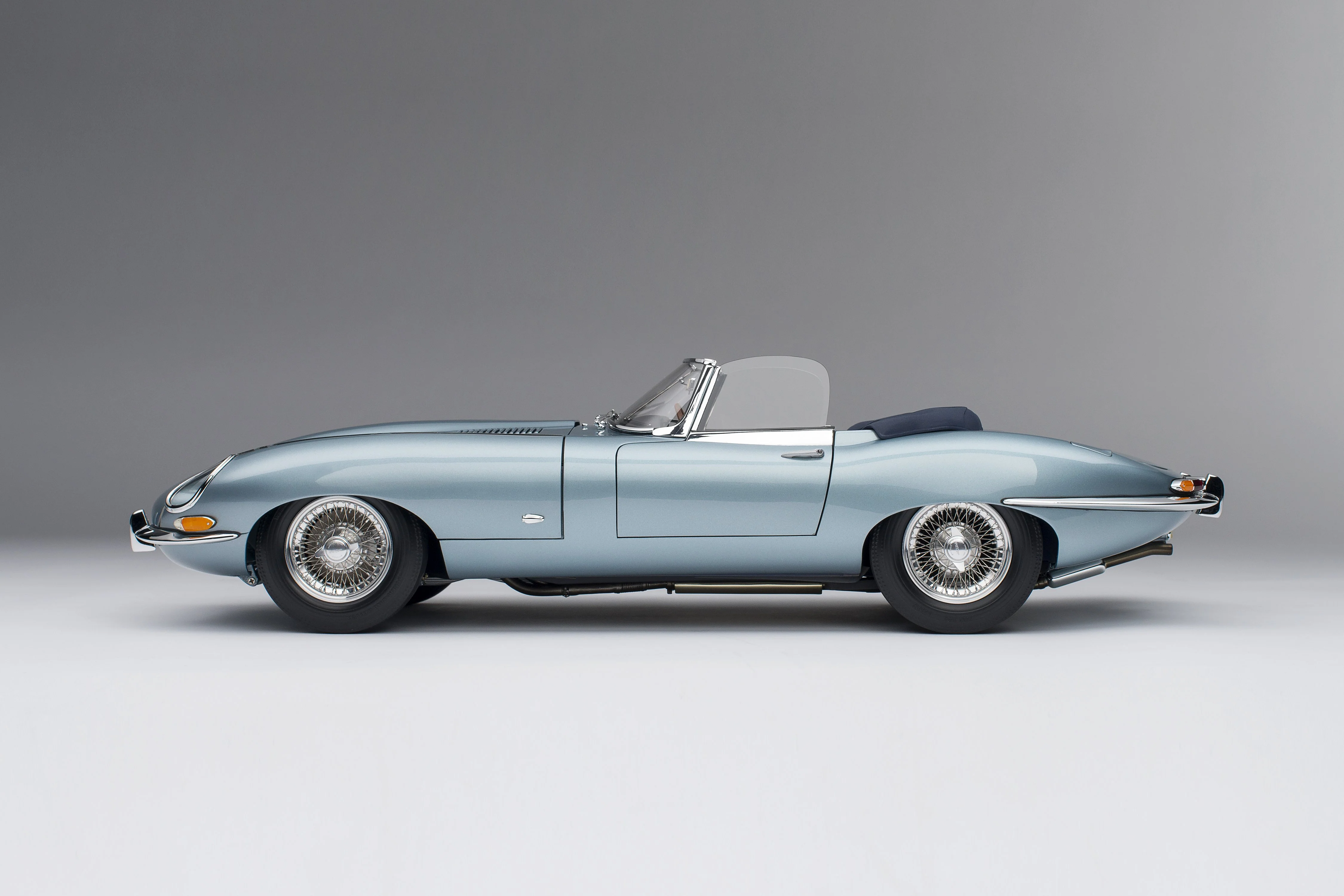 Jaguar E-type Roadster (1961) - Image 9