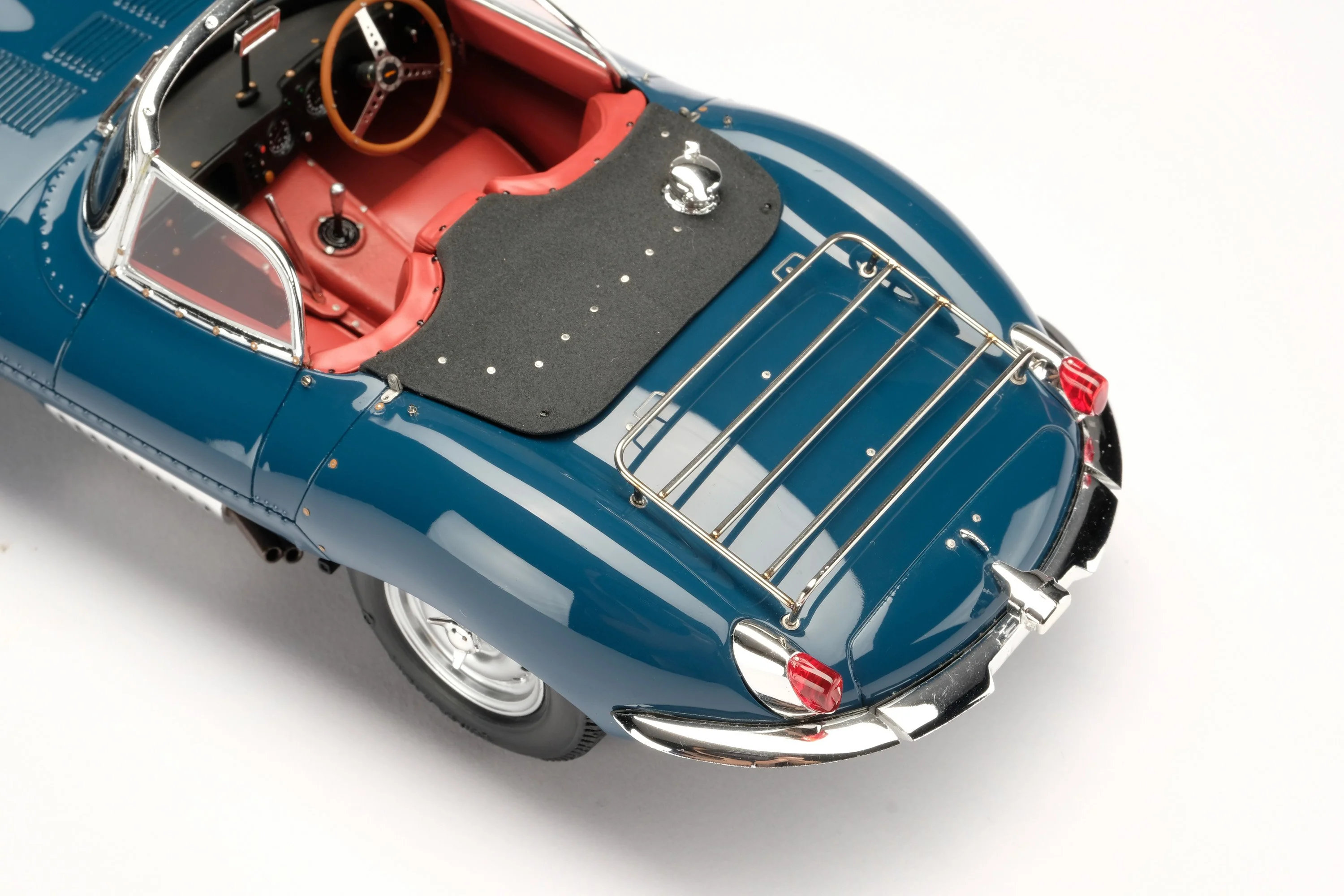 Jaguar XKSS - Image 10