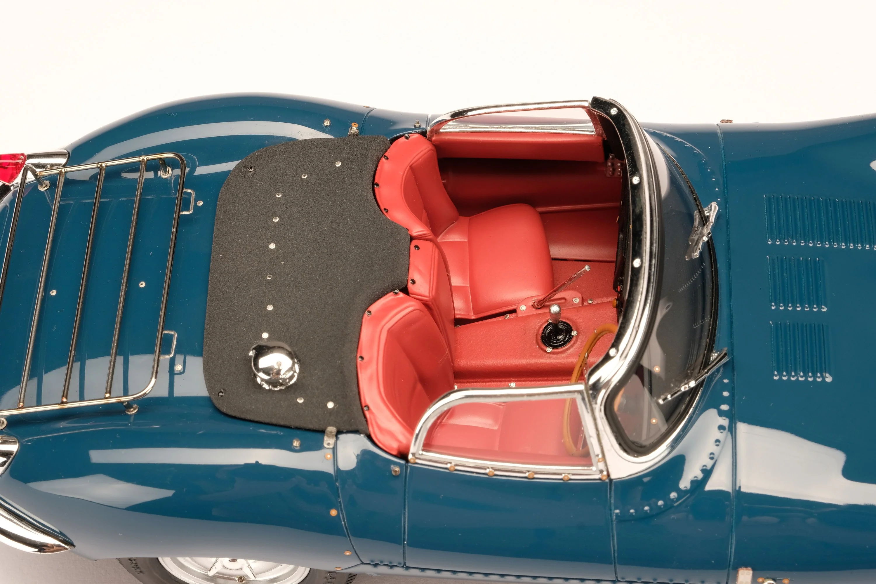Jaguar XKSS - Image 12