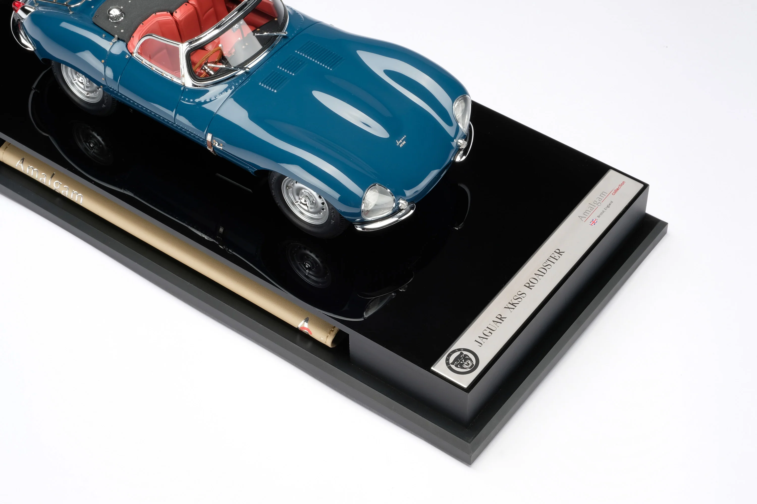 Jaguar XKSS - Image 13