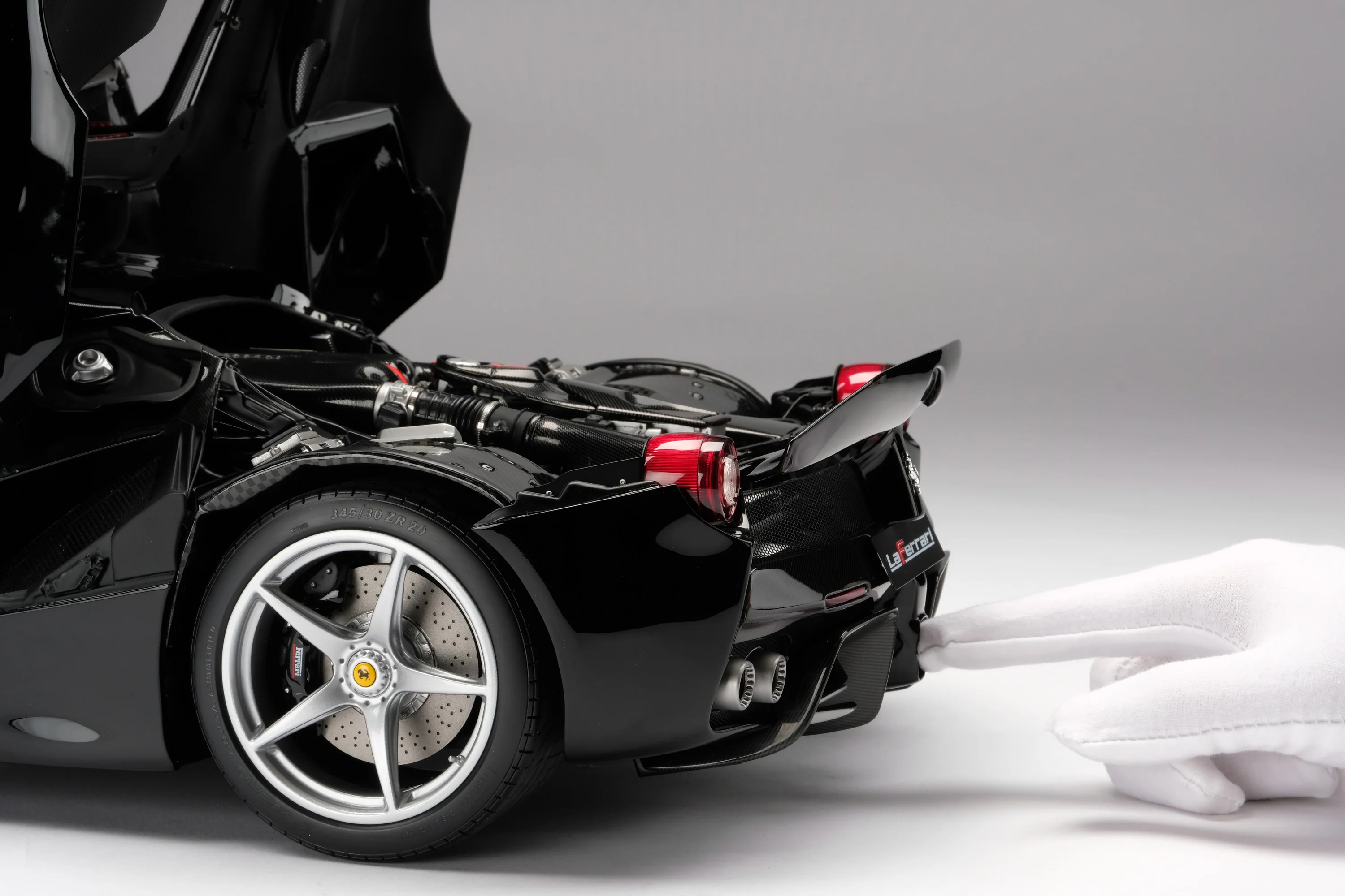 Ferrari LaFerrari (2013) - Image 21