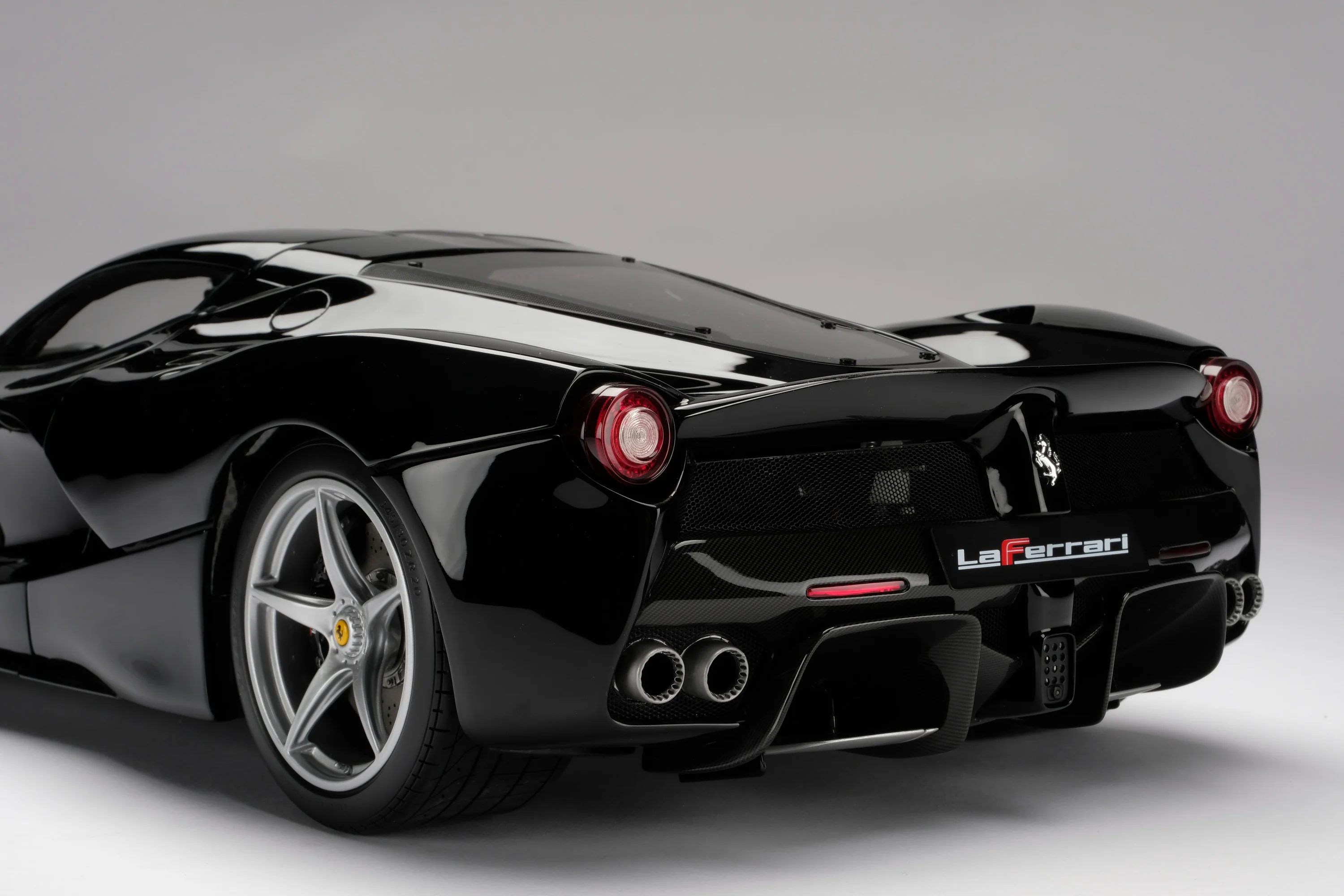 Ferrari LaFerrari (2013) - Image 23