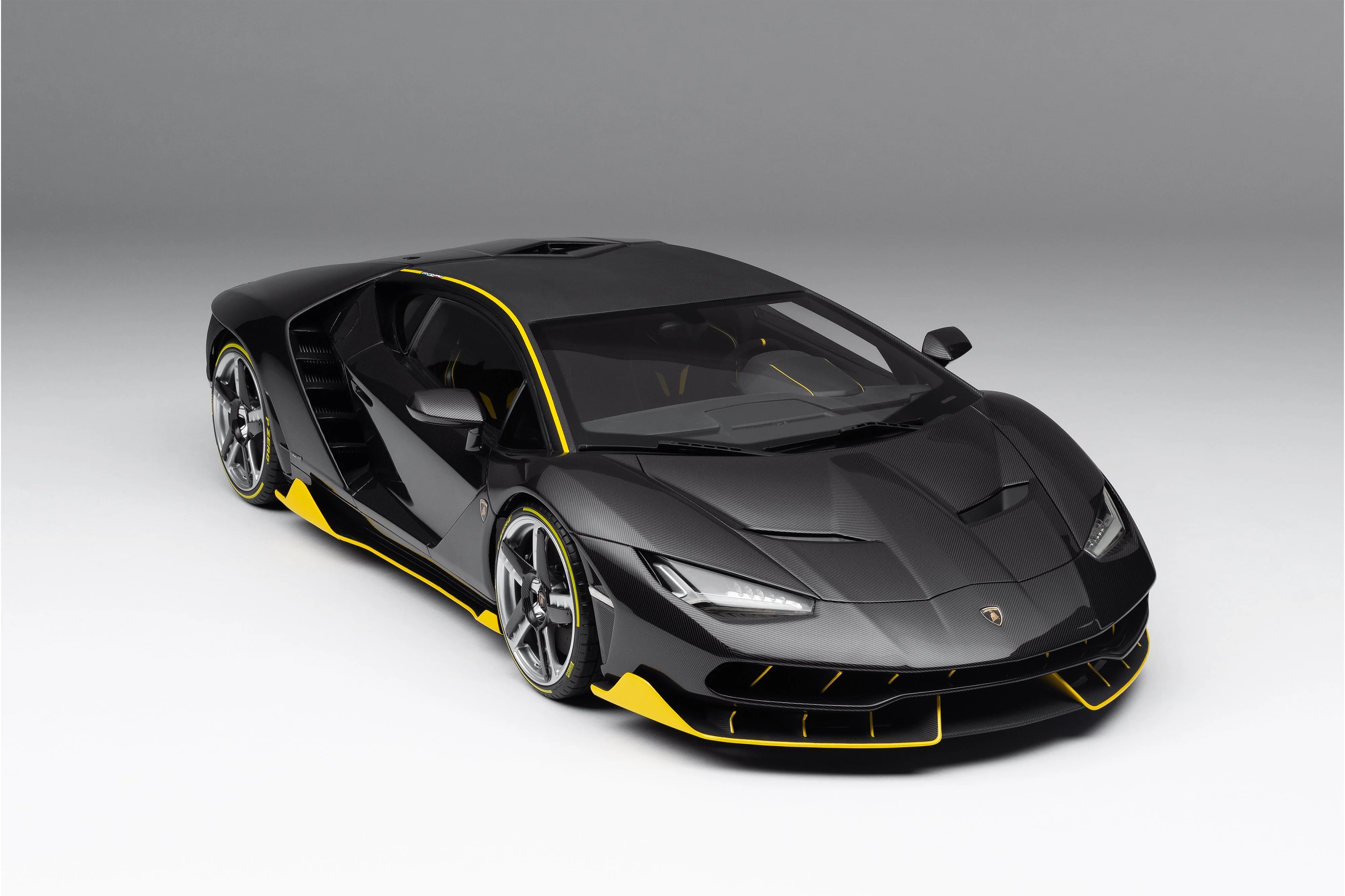 Lamborghini Centenario (2016) - Image 15